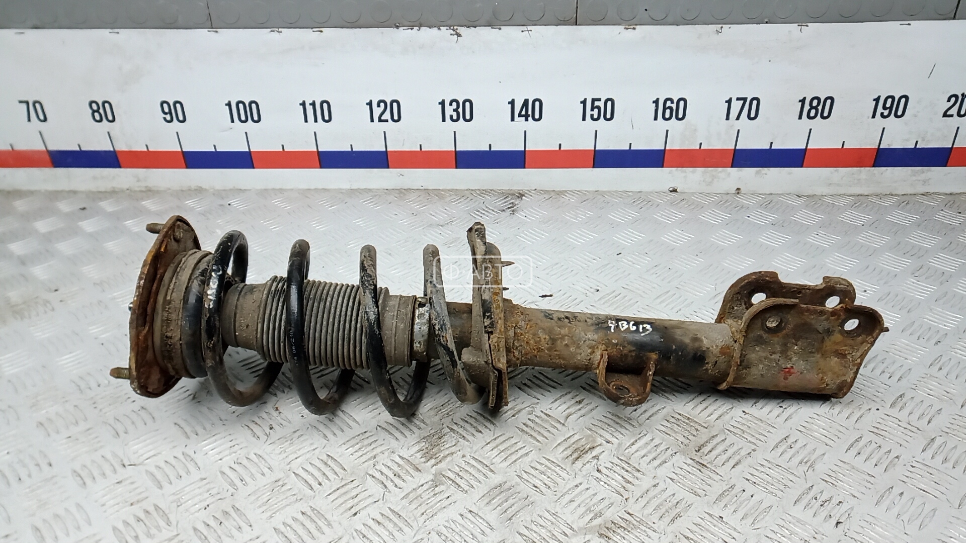 Стойка передняя левая