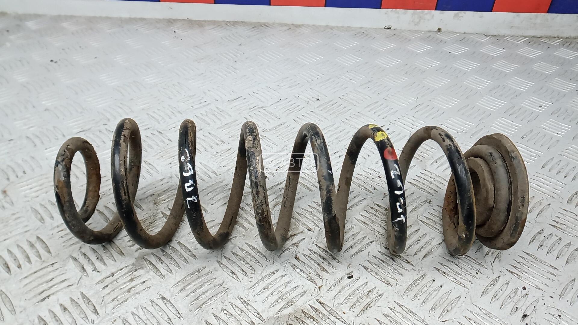 Пружина задняя