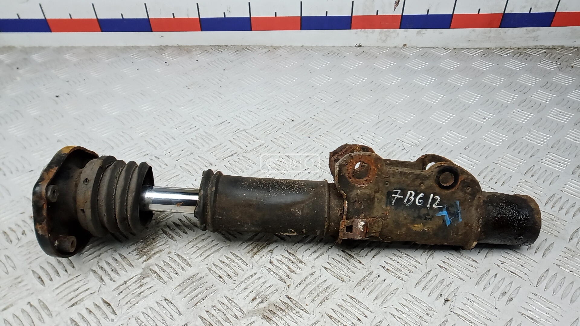 Амортизатор передний