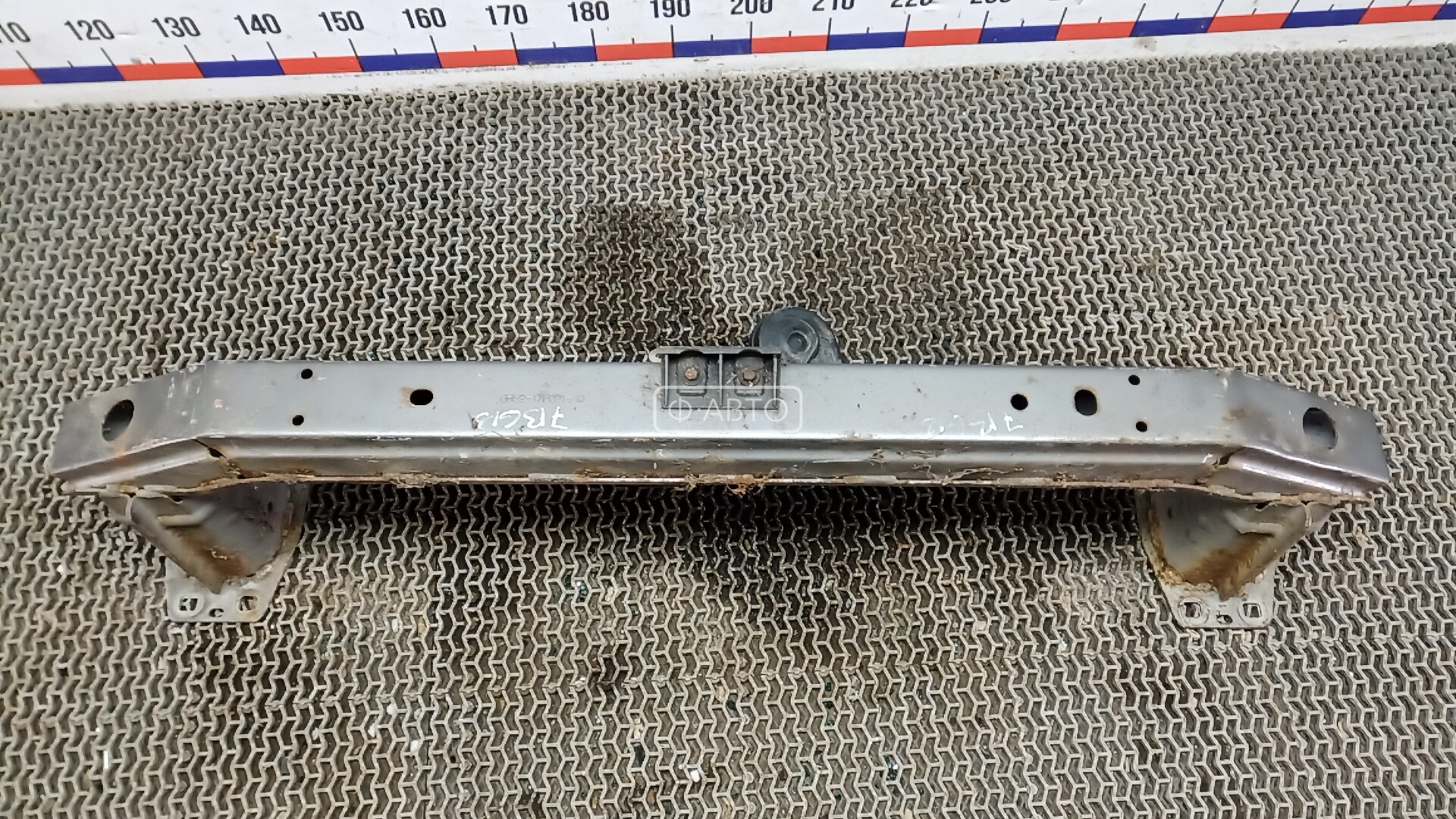 Усилитель бампера передний (кронштейн)