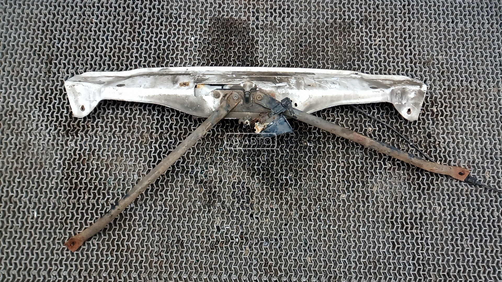 Рамка капота