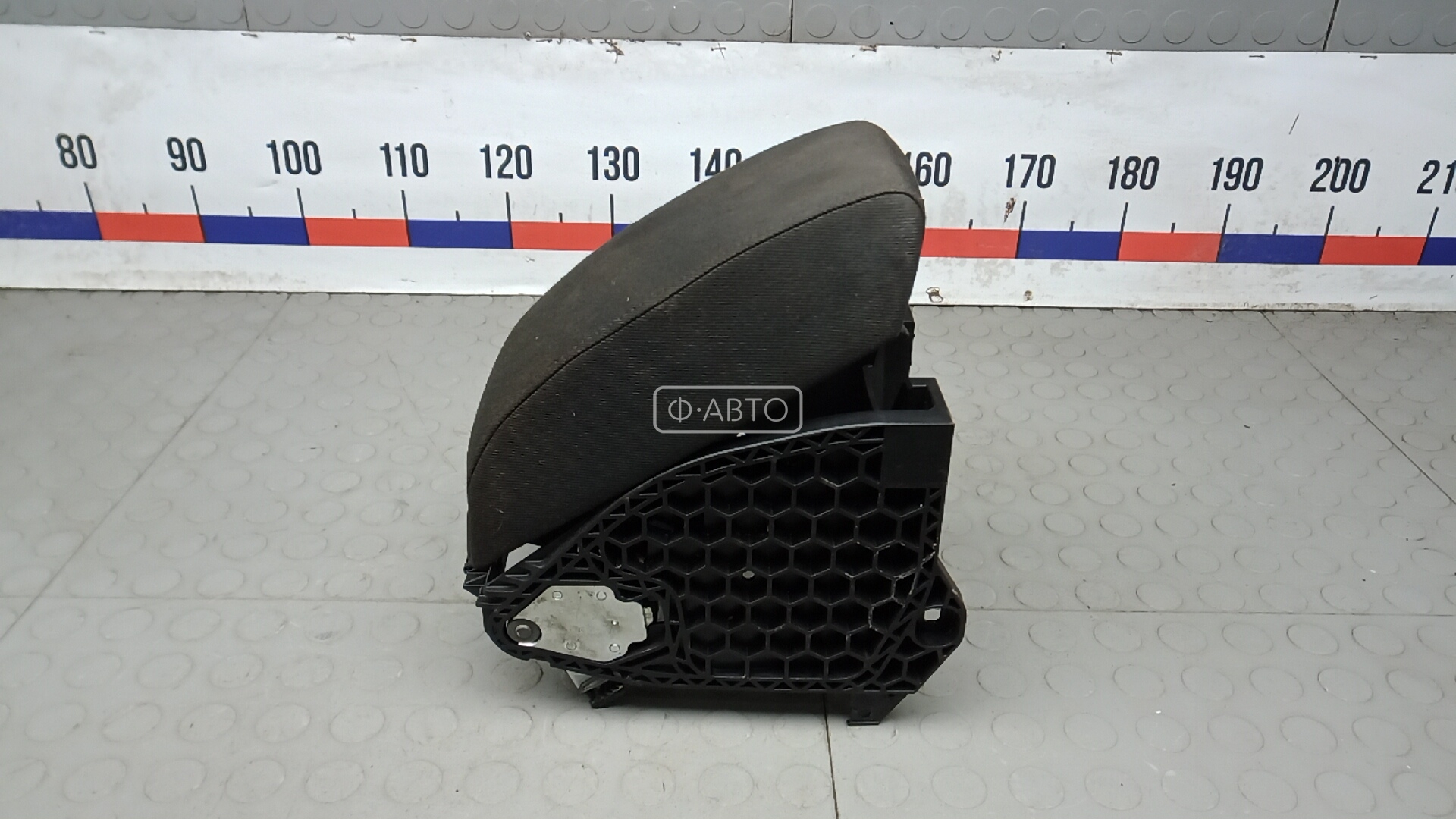 Подлокотник центральный