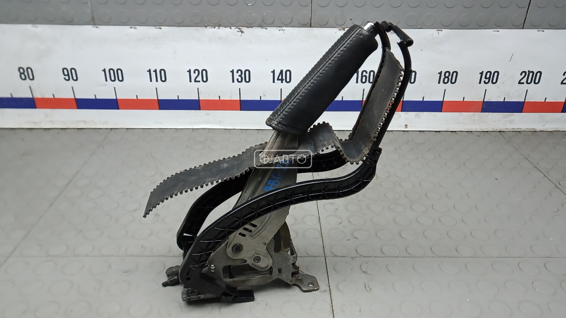 Рычаг ручного тормоза (ручник)