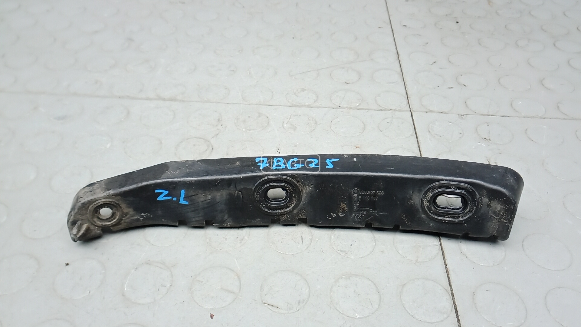 Крепление бампера заднее