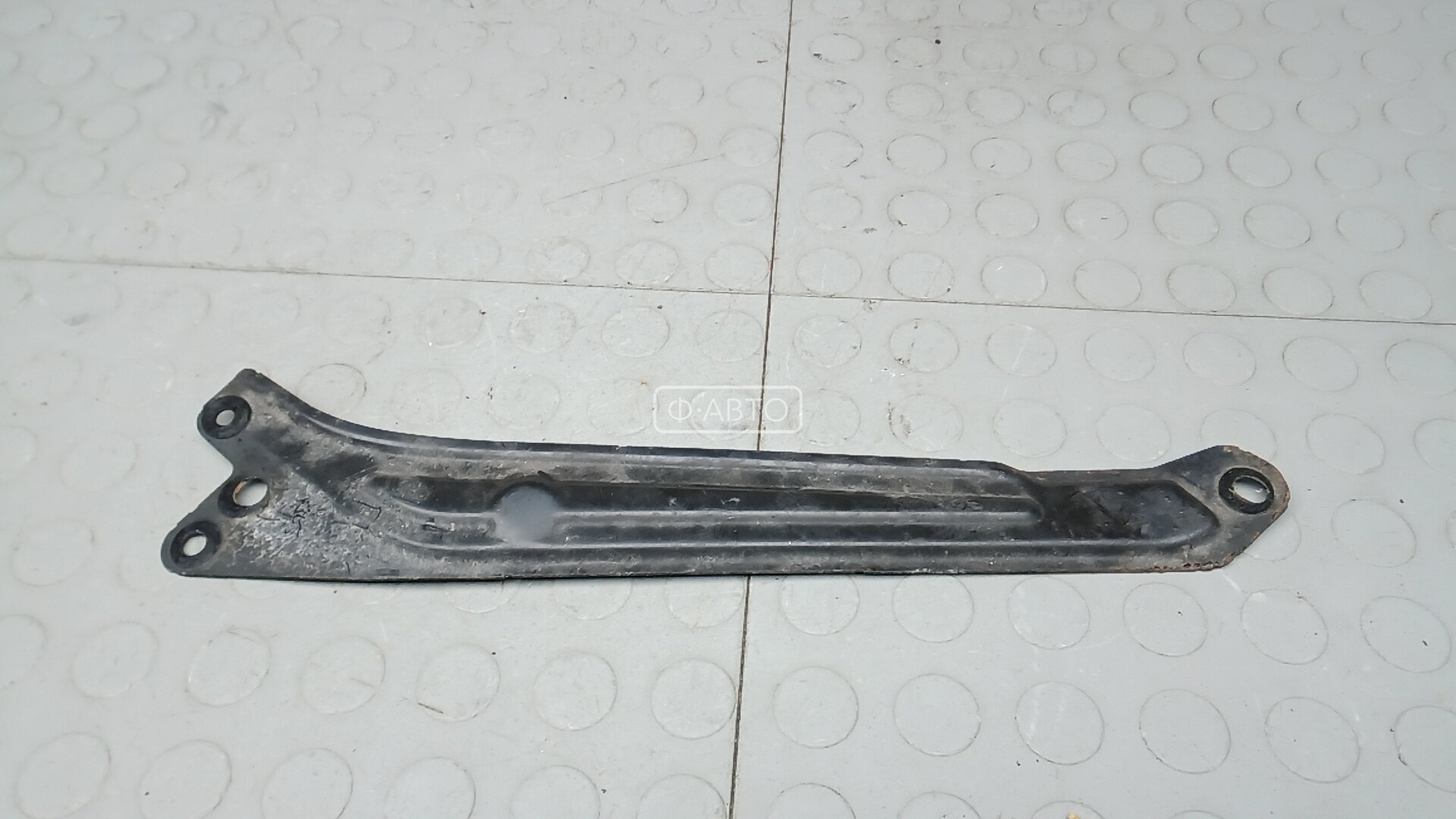 Крепление фары правой