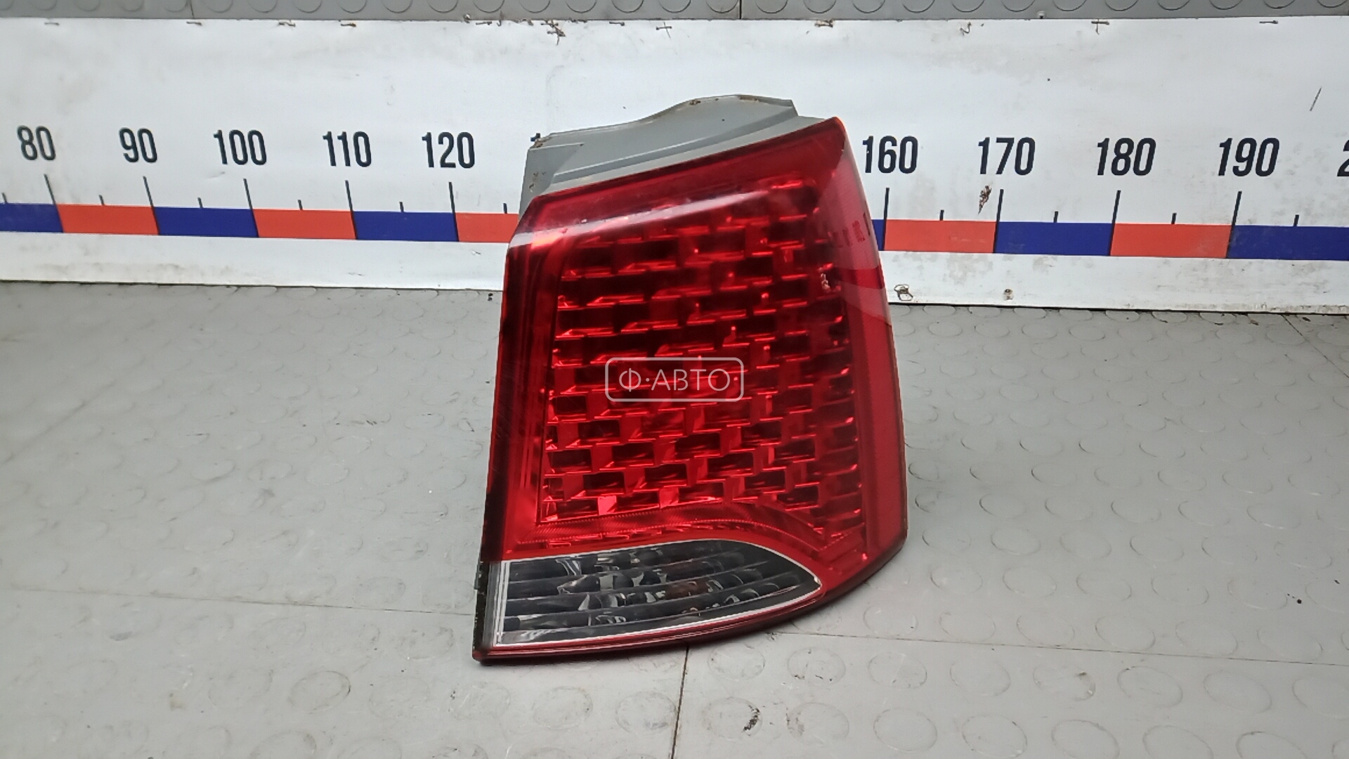 Фонарь задний правый