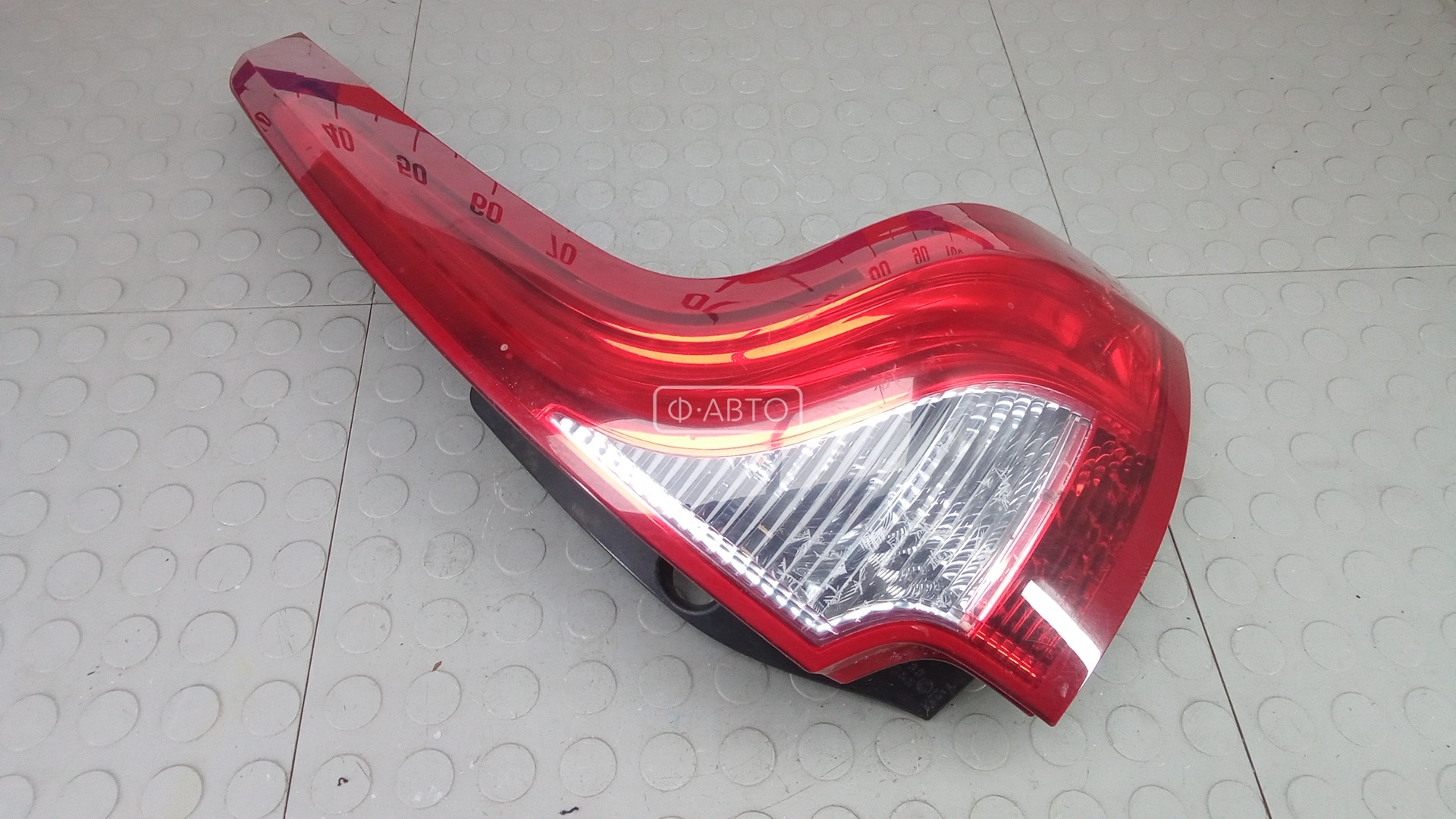 Фонарь задний правый
