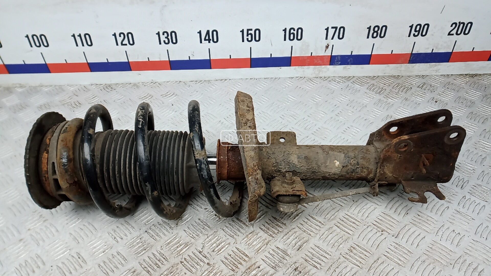 Стойка передняя правая