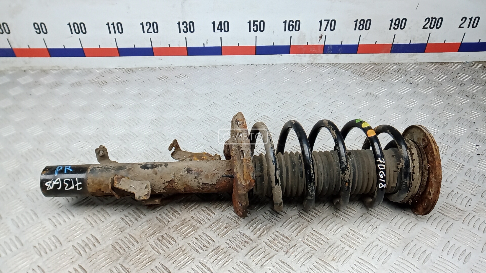 Стойка передняя правая