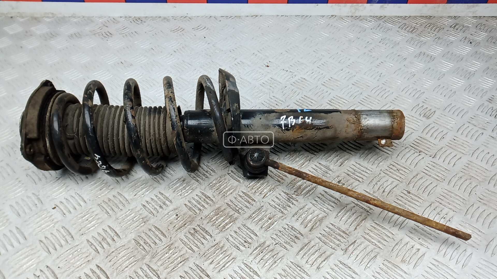 Стойка передняя левая