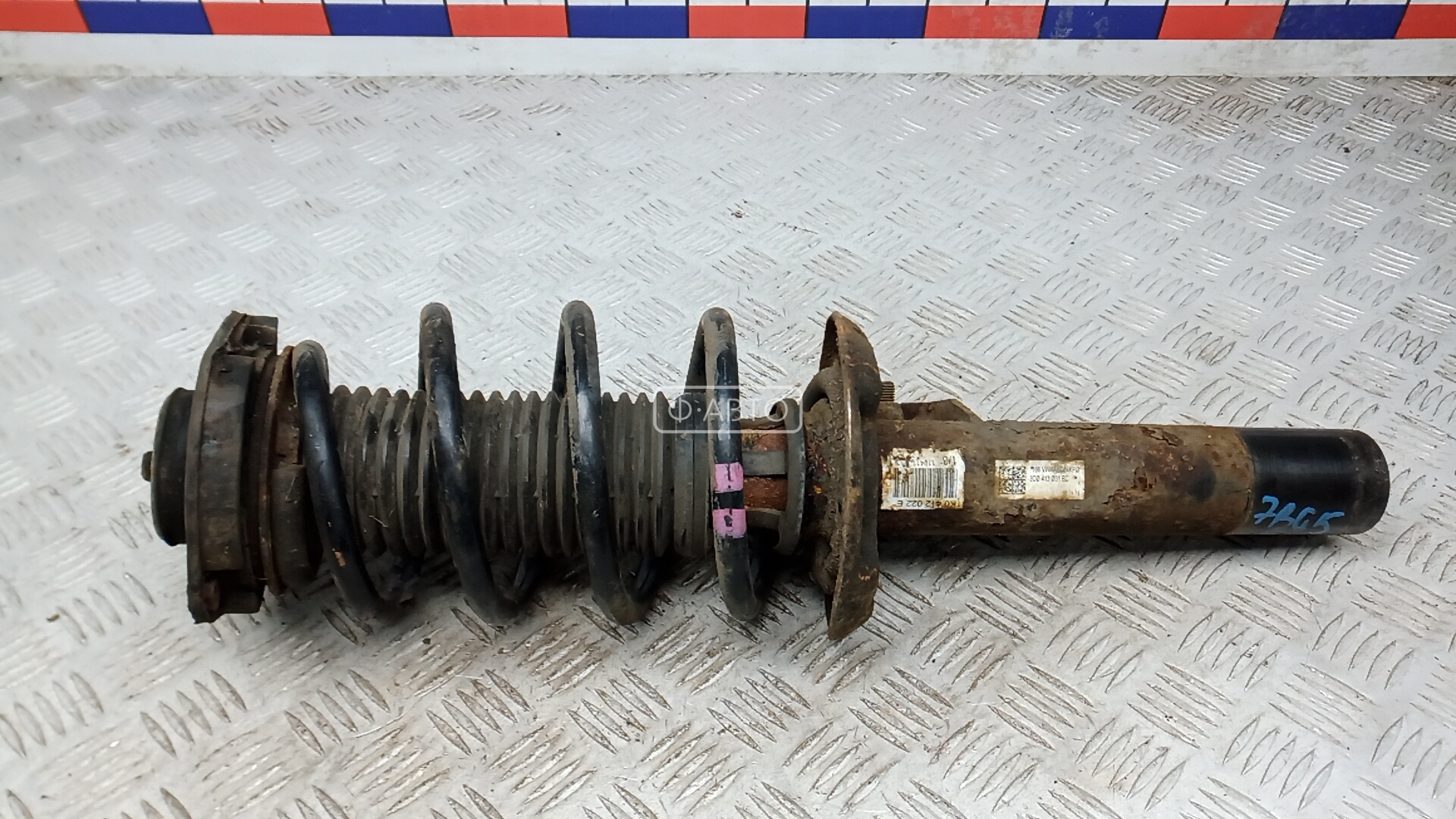 Стойка передняя левая