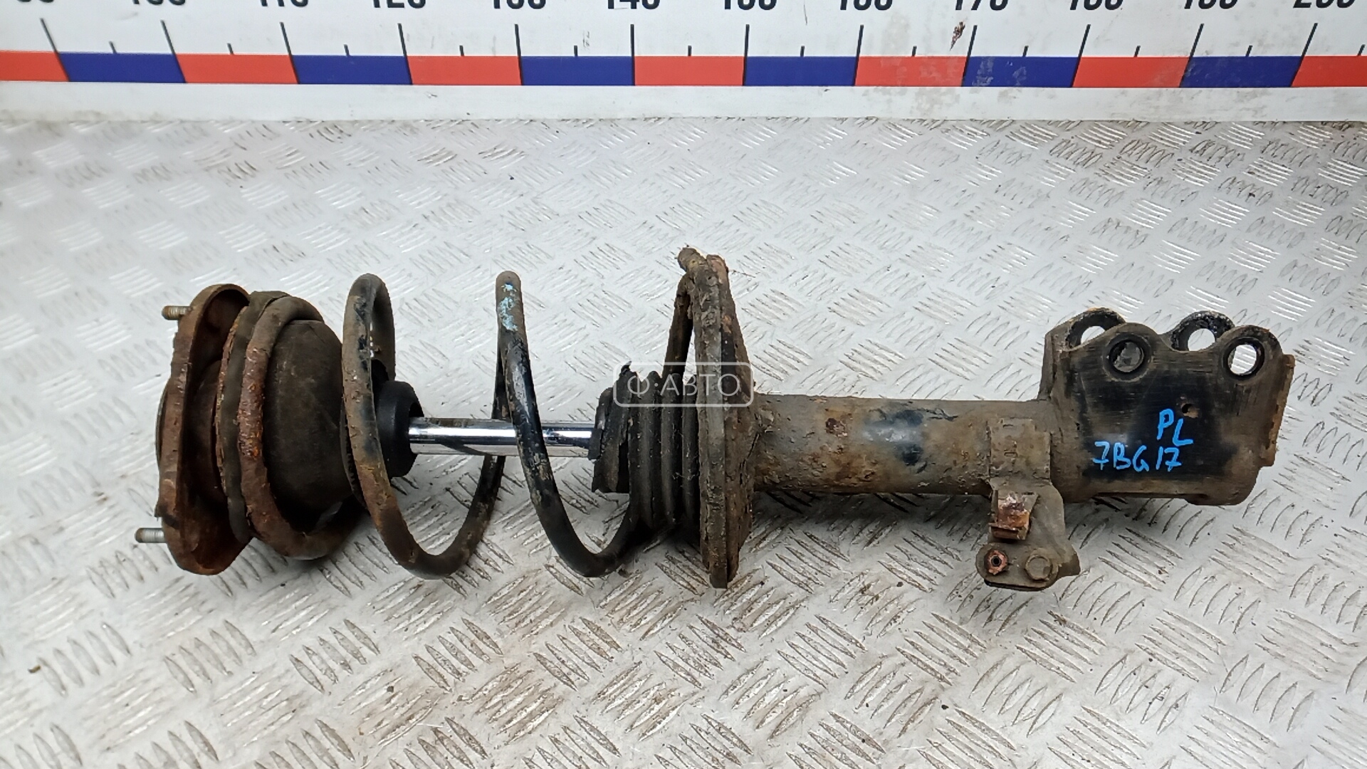 Стойка передняя левая