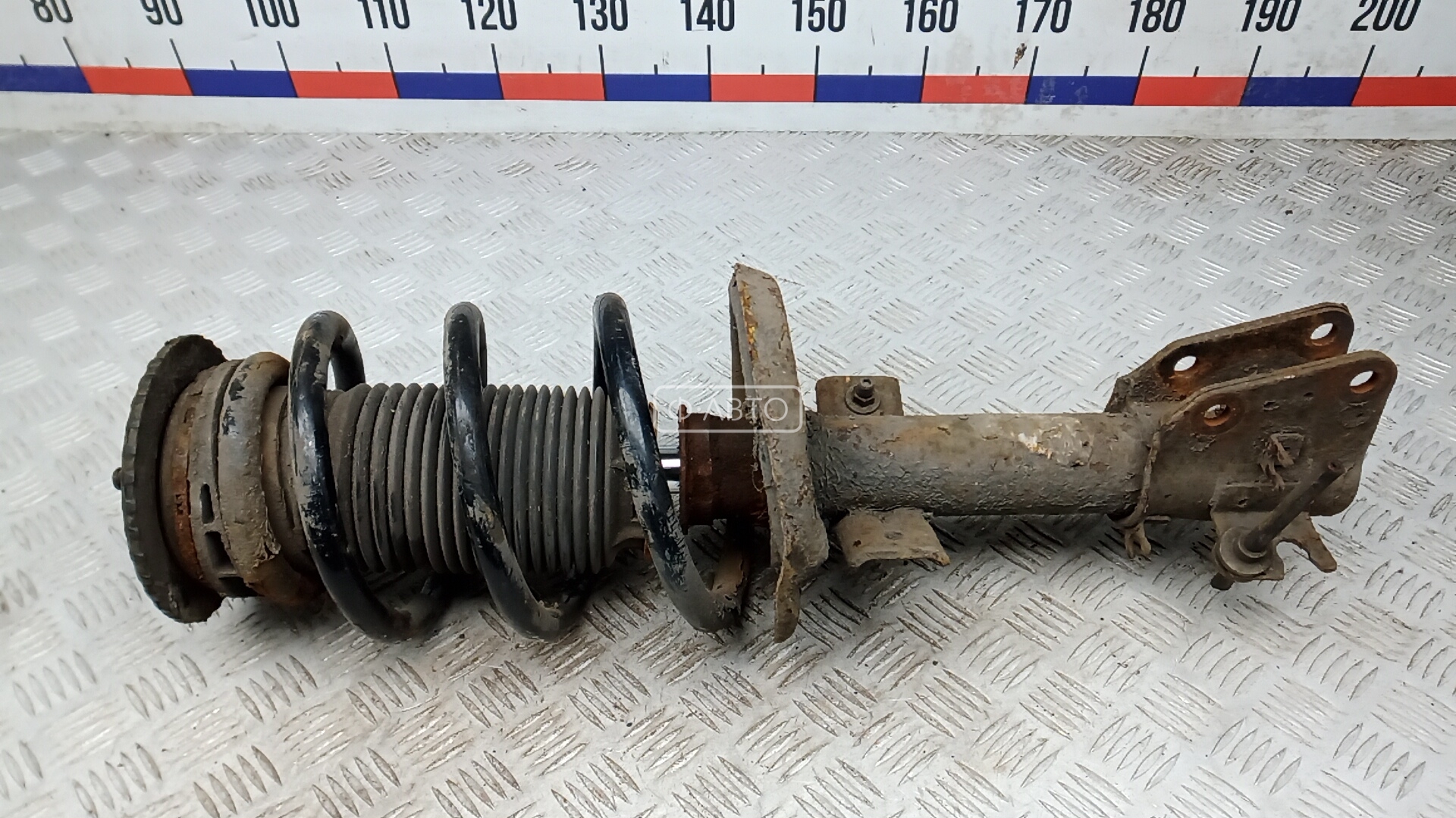 Стойка передняя левая