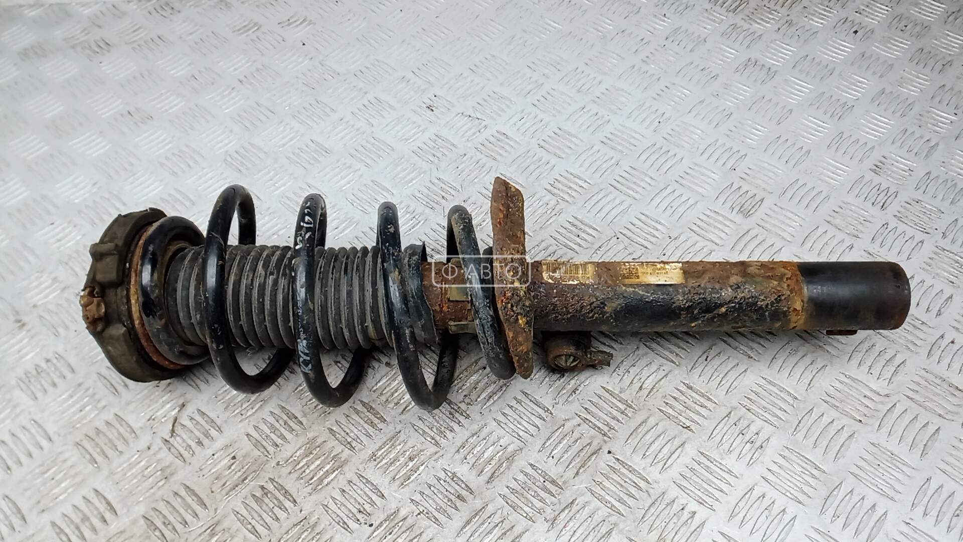 Стойка передняя левая