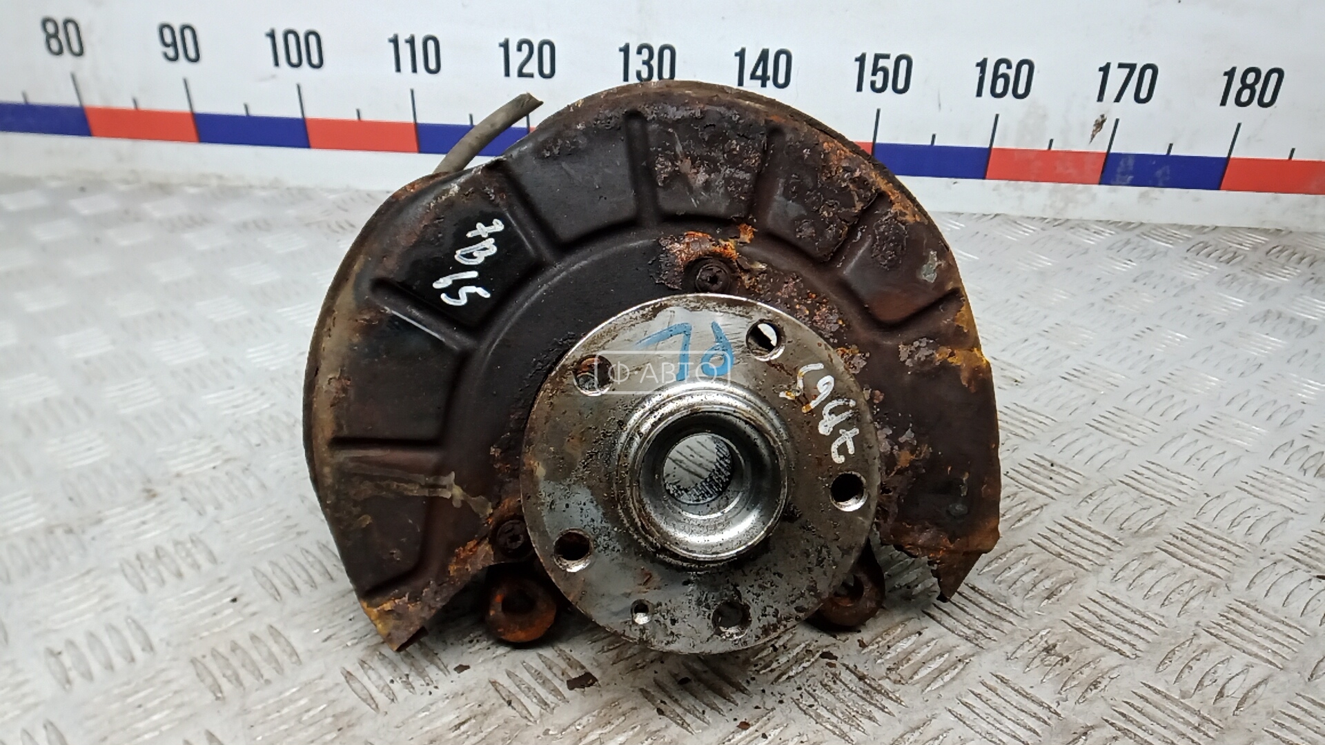 Ступица передняя левая