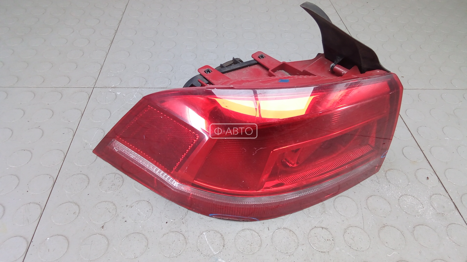 Фонарь задний левый
