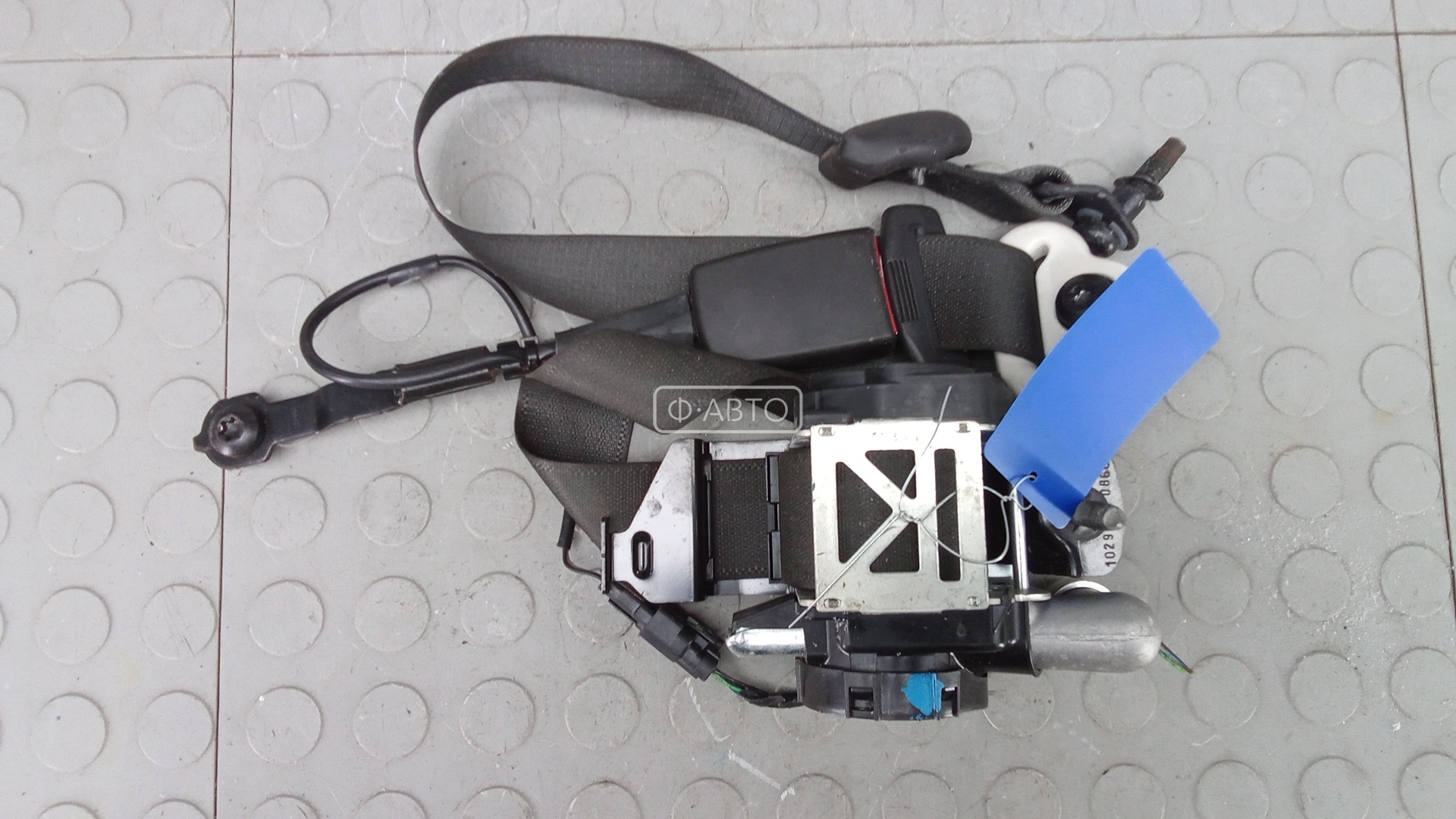 Ремень безопасности с пиропатроном сиденья переднего