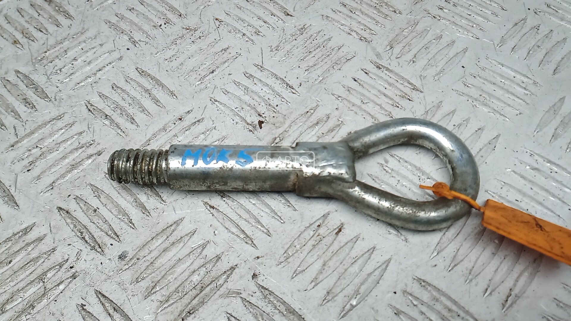 Крюк буксировочный