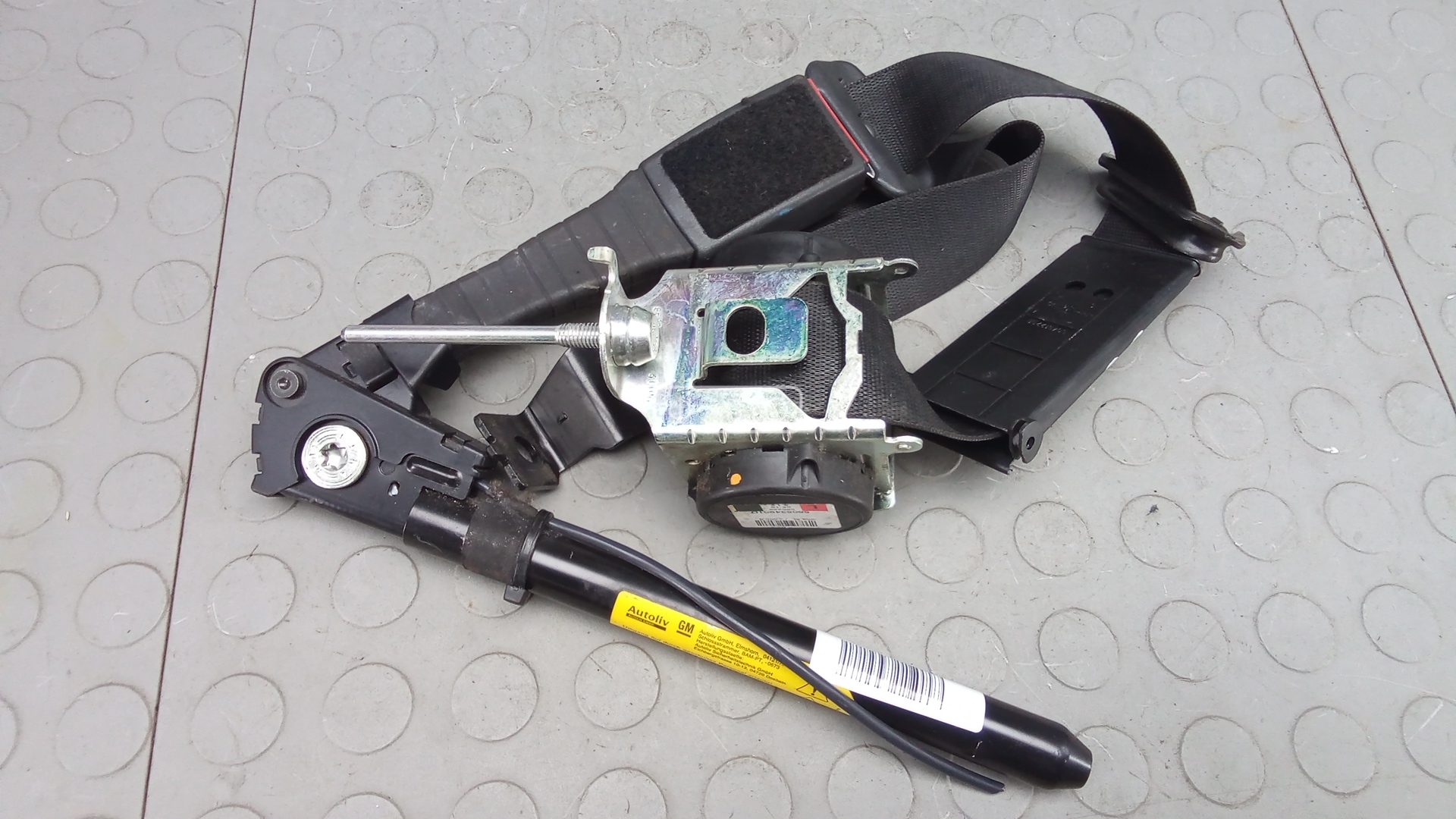 Ремень безопасности с пиропатроном сиденья переднего