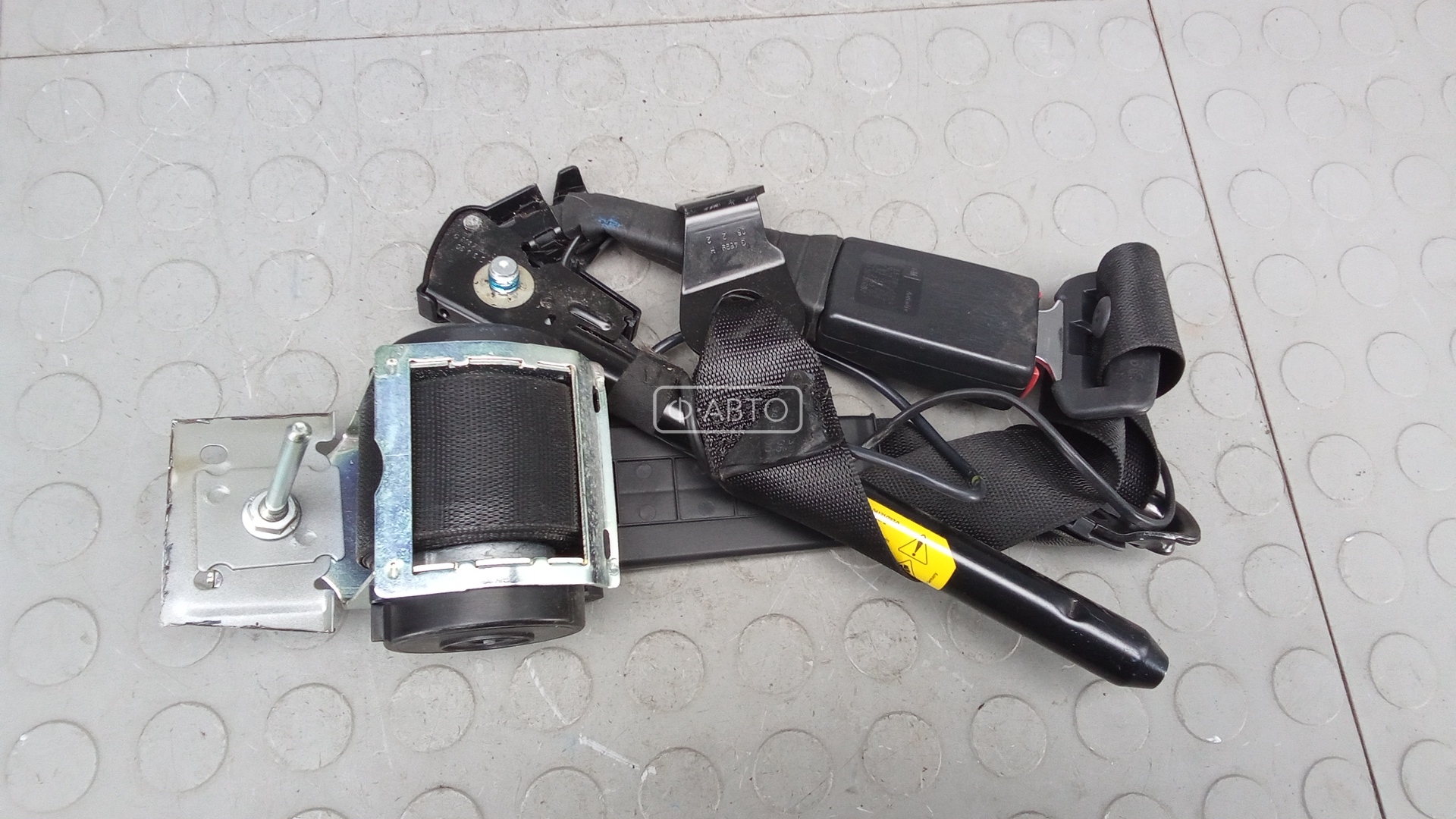 Ремень безопасности с пиропатроном сиденья переднего