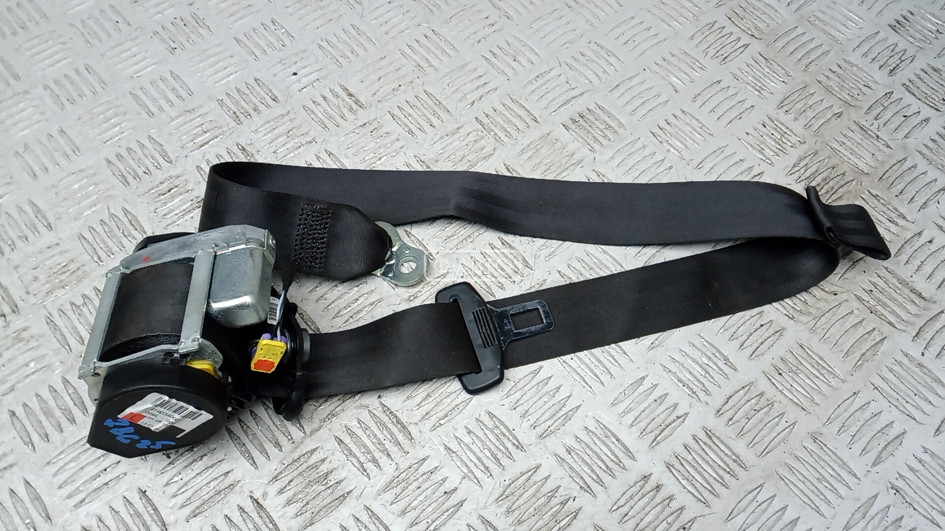 Ремень безопасности с пиропатроном сиденья переднего