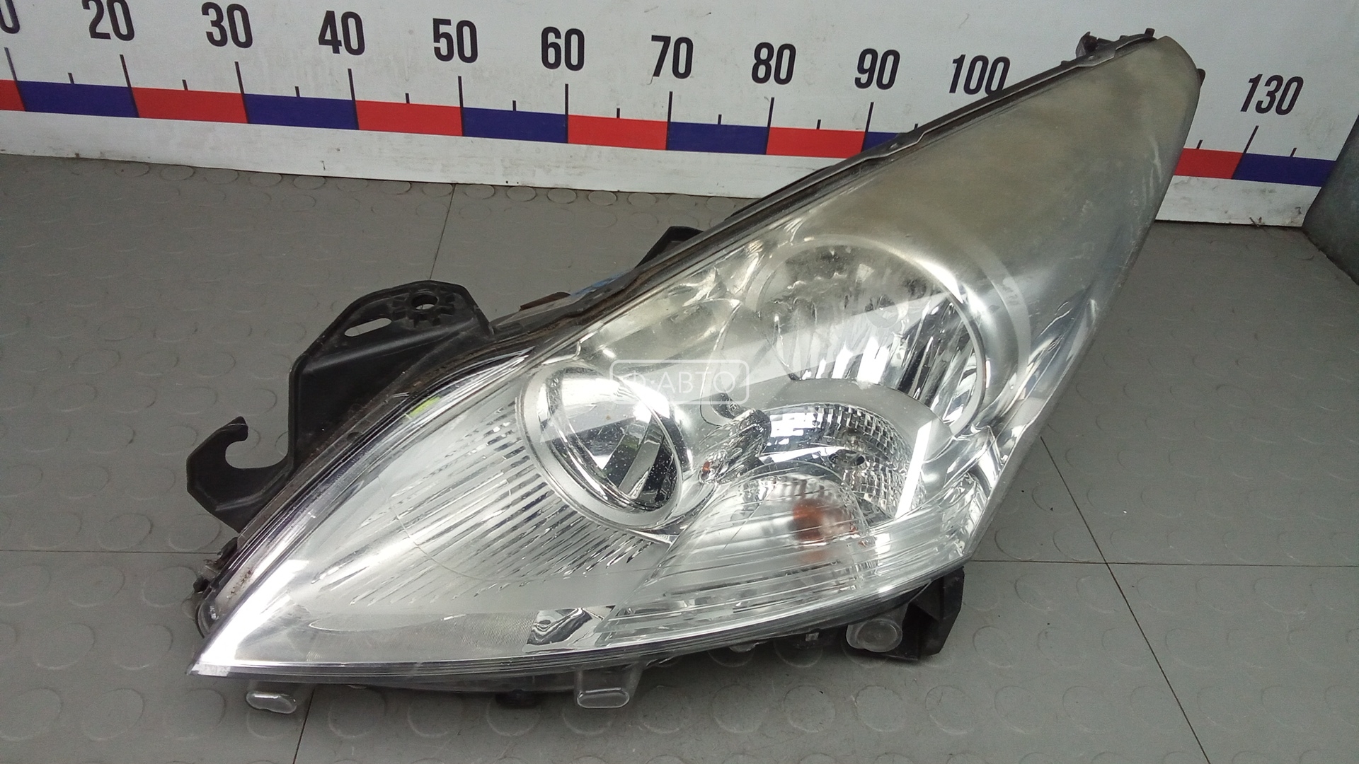 Фара левая