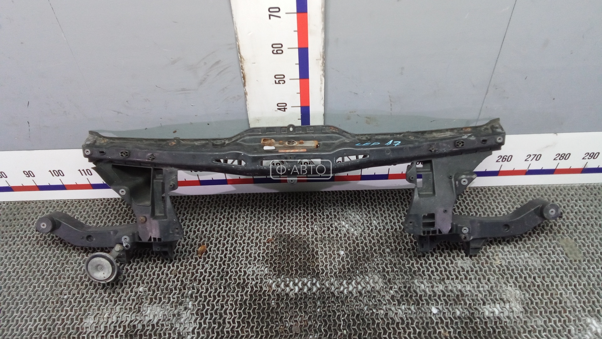 Передняя панель крепления облицовки (телевизор)