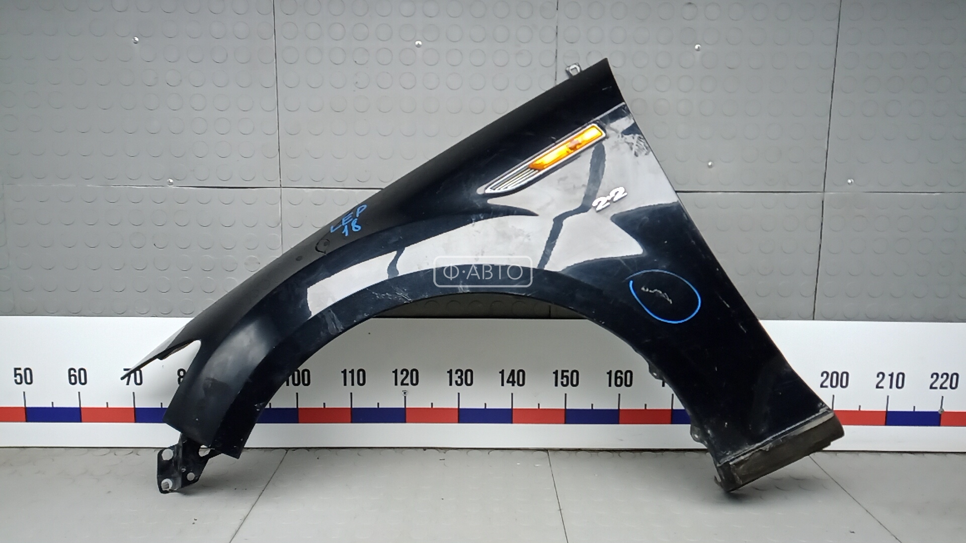 Крыло переднее левое