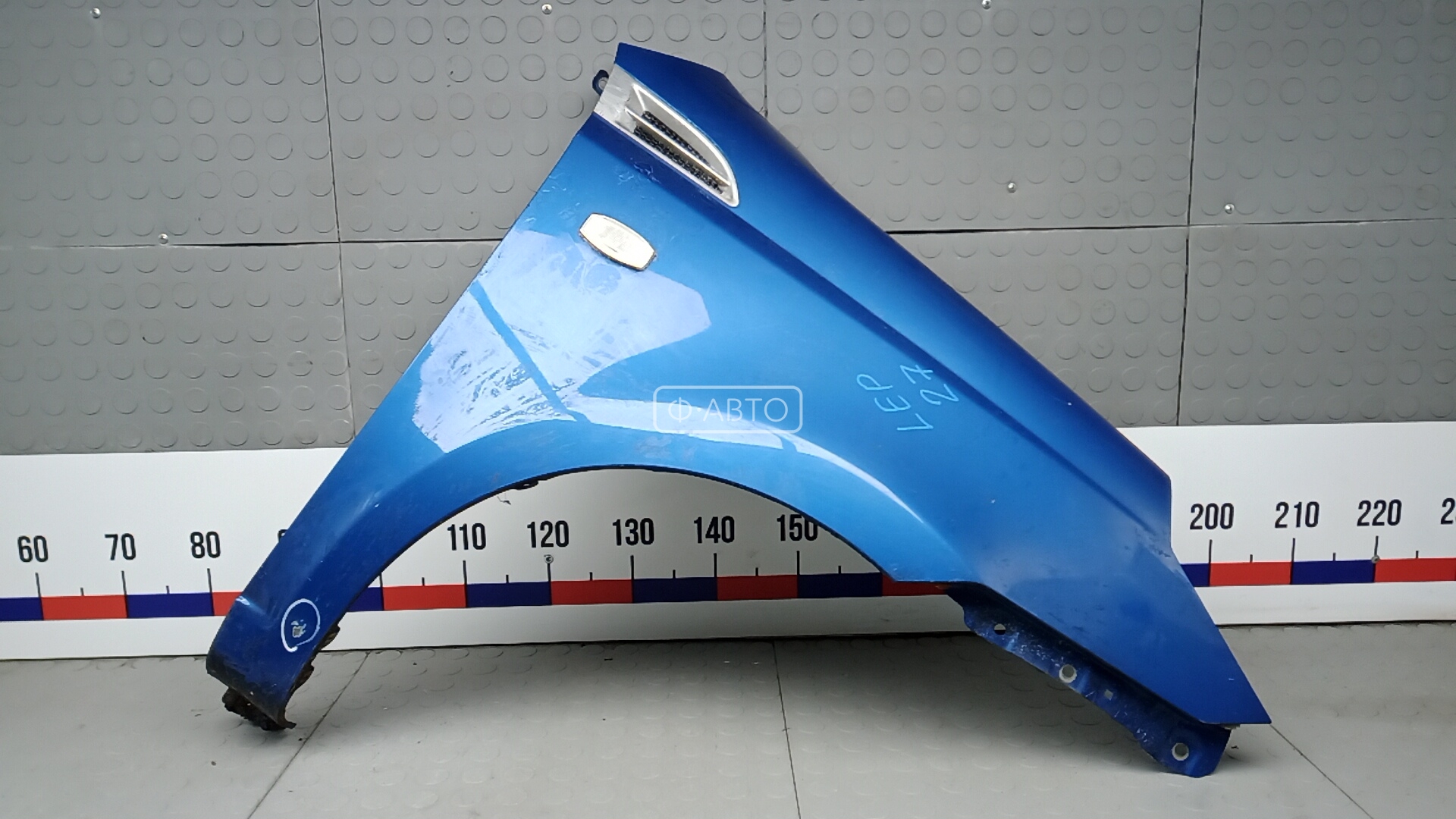 Крыло переднее правое