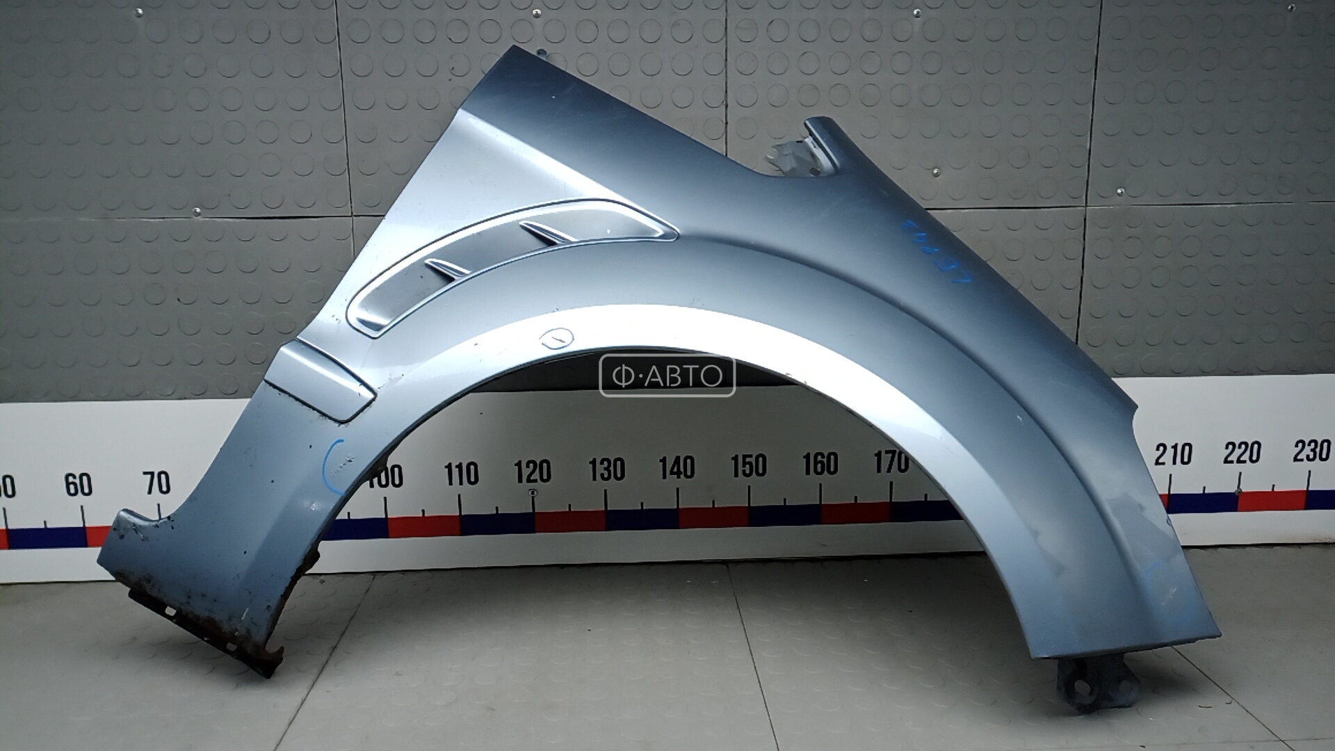 Крыло переднее правое