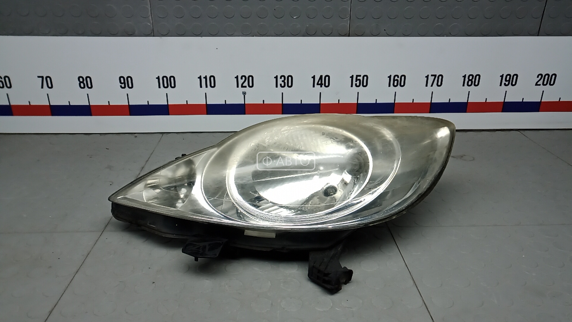 Фара левая