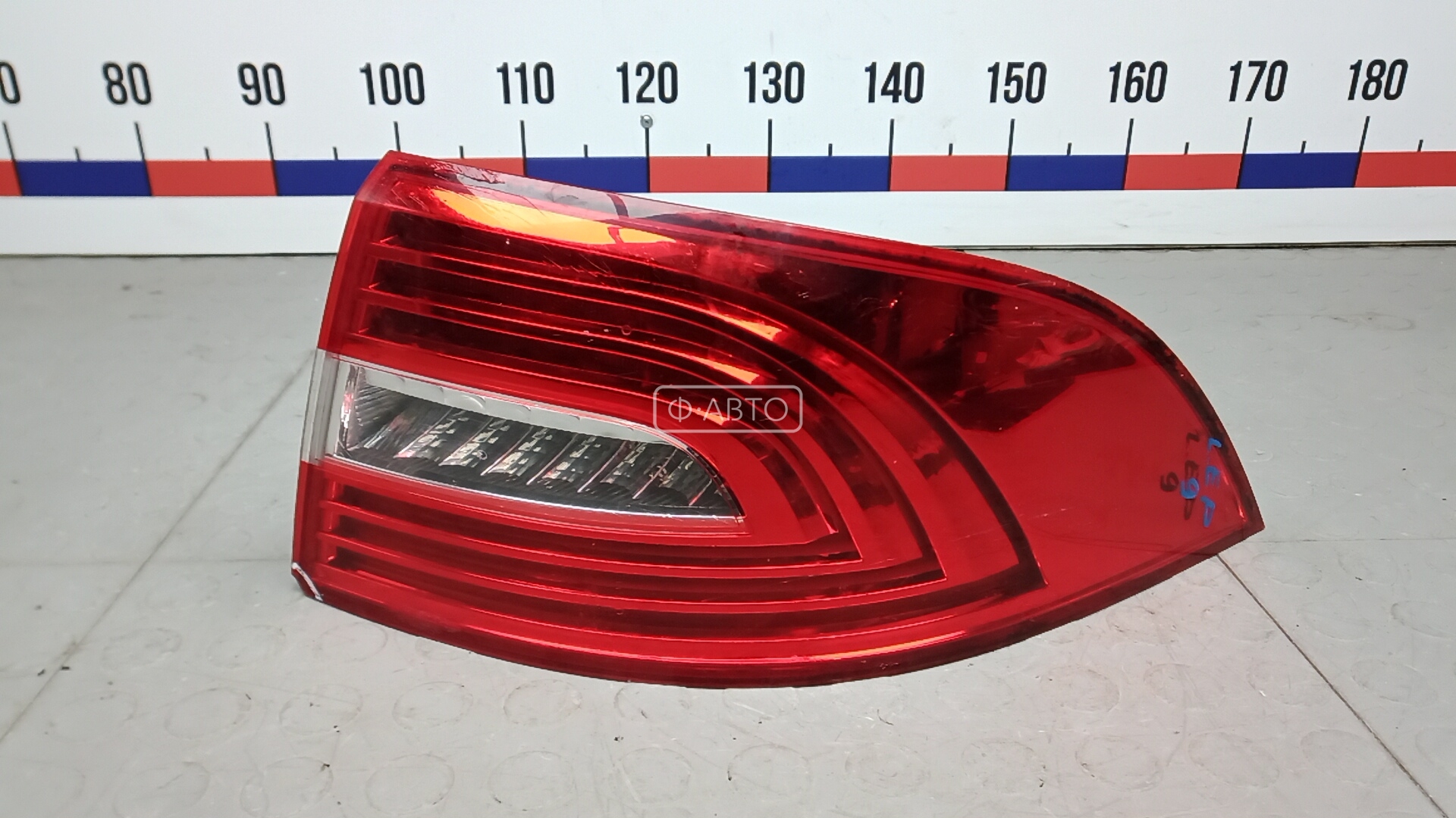 Фонарь задний правый