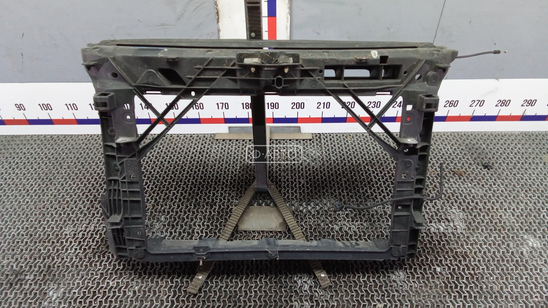 Передняя панель крепления облицовки (телевизор)