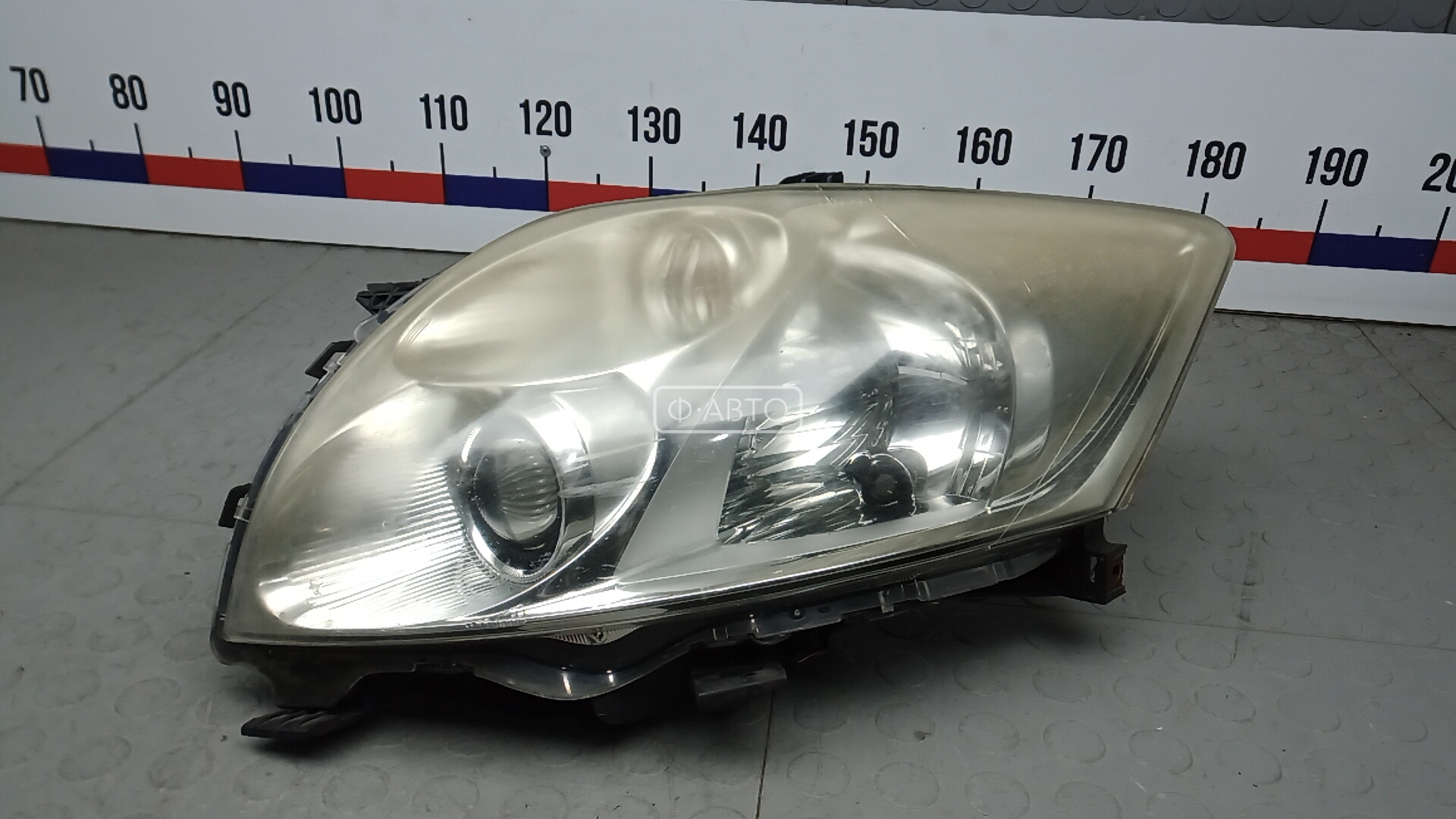 Фара левая