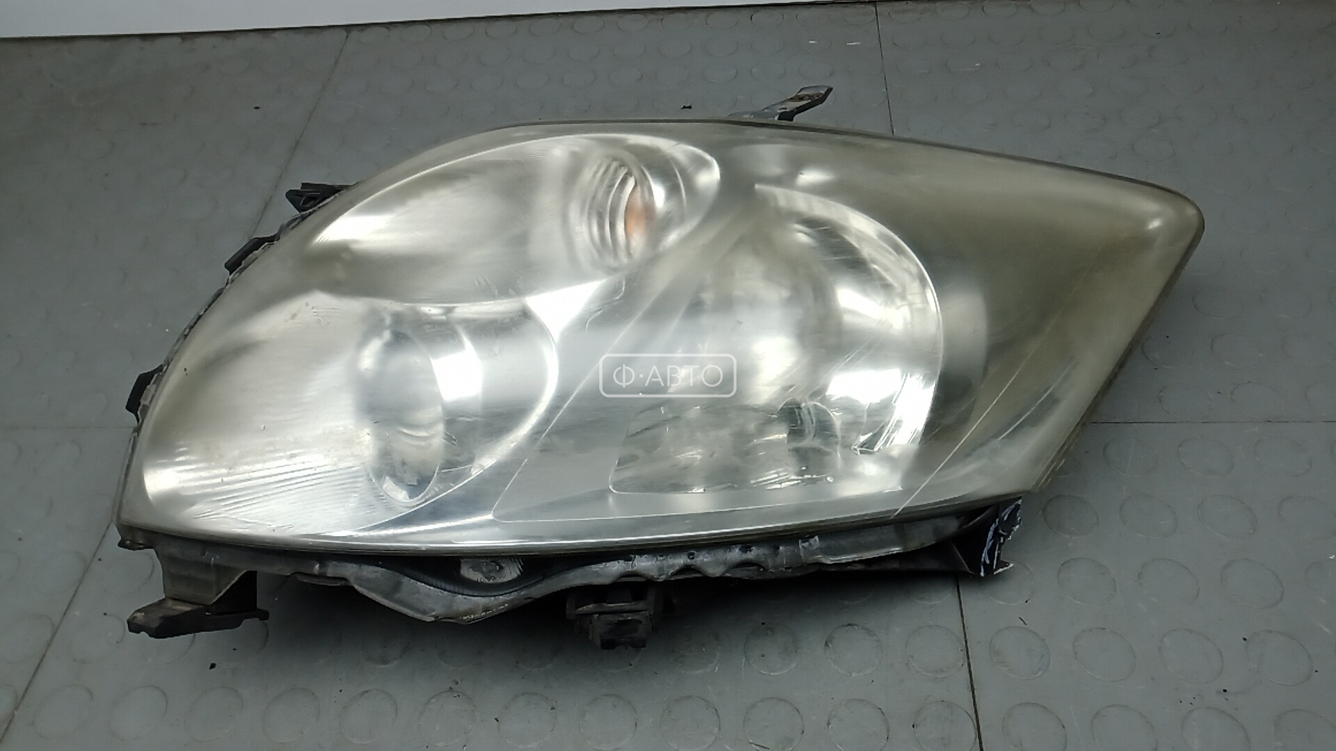 Фара левая