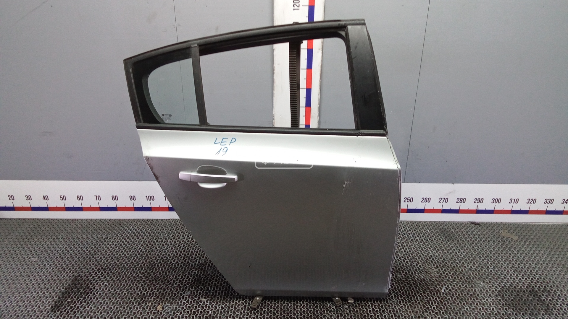 Дверь задняя правая