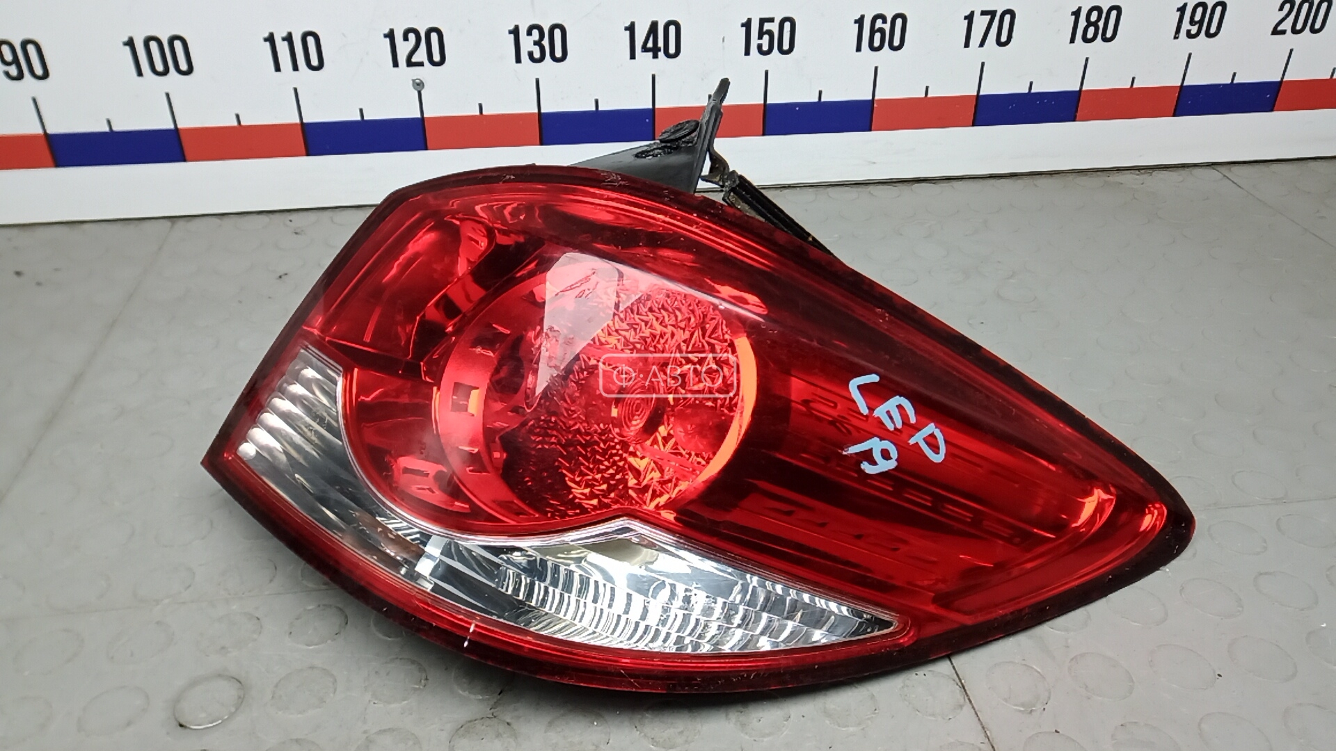 Фонарь задний правый