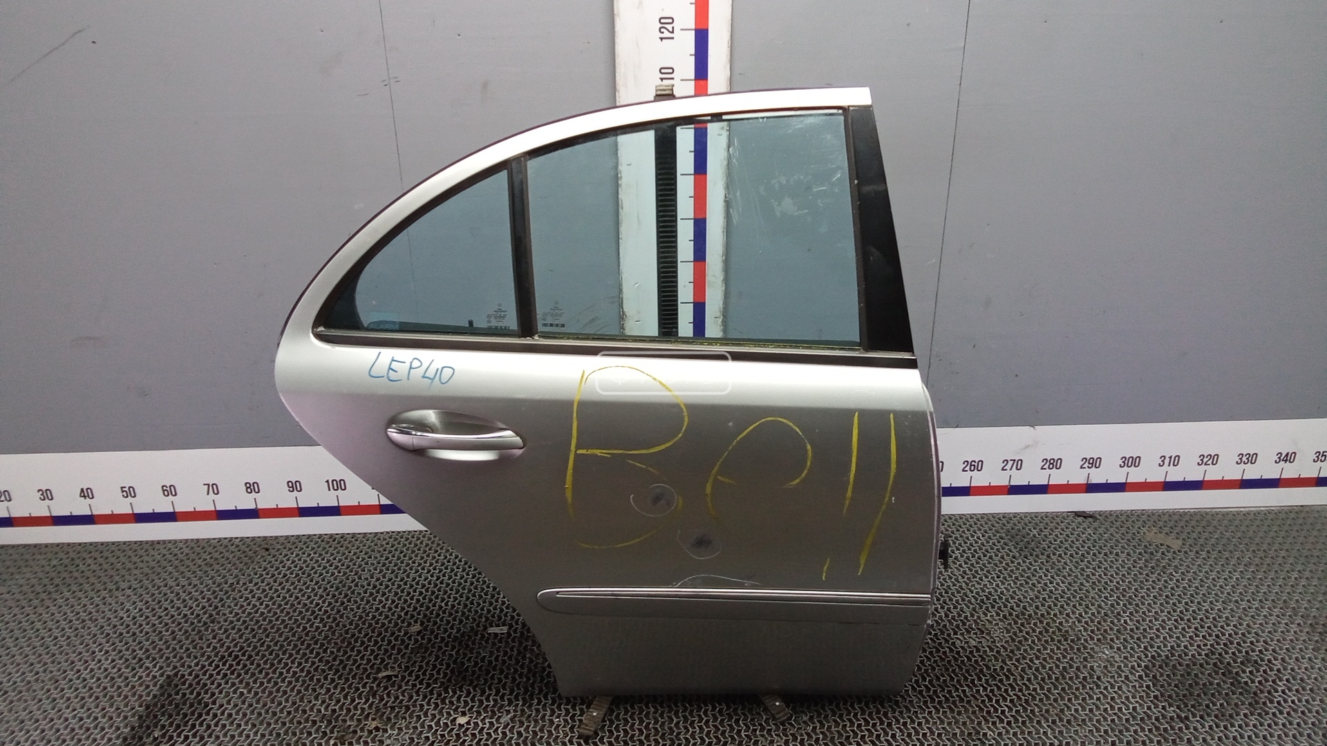 Дверь задняя правая