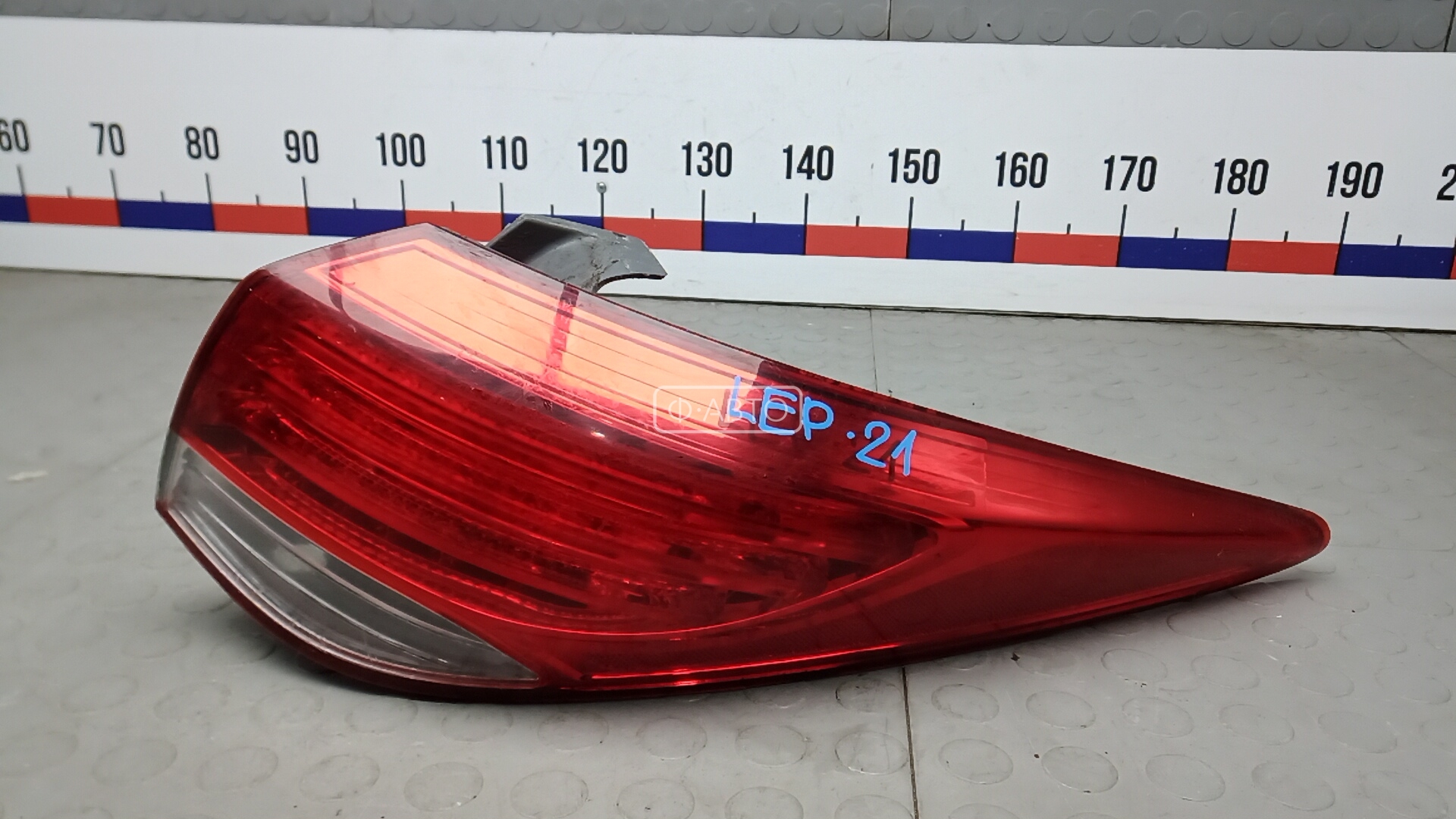 Фонарь задний правый