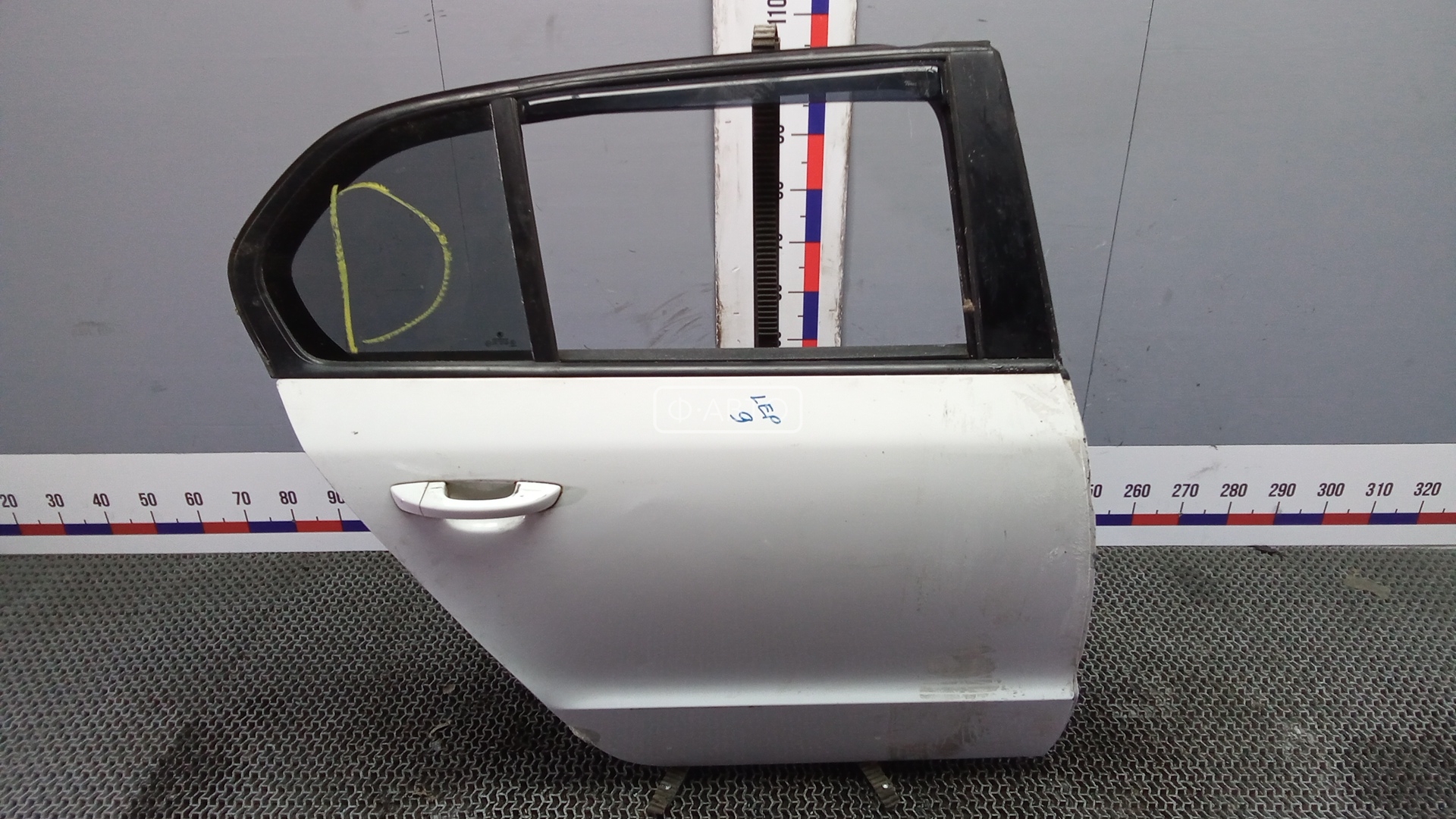 Дверь задняя правая