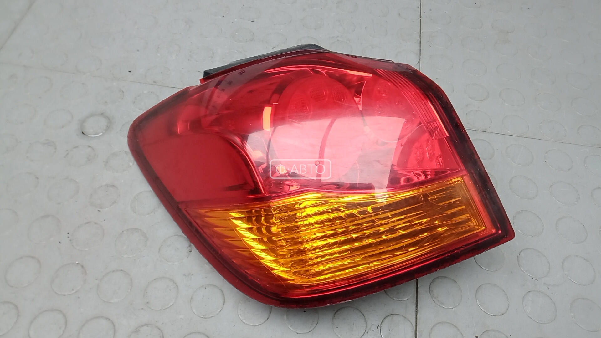 Фонарь задний левый