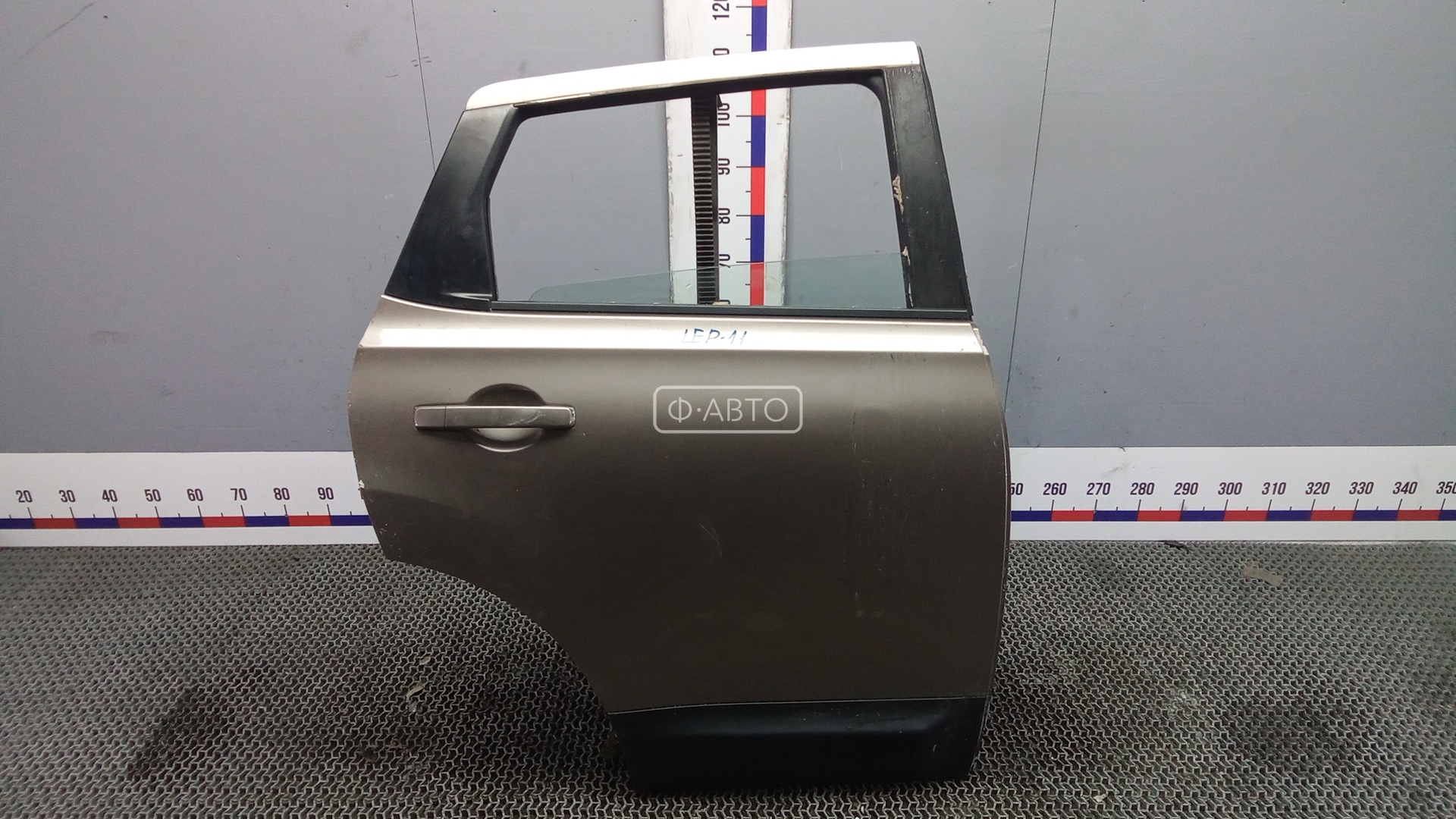 Дверь задняя правая