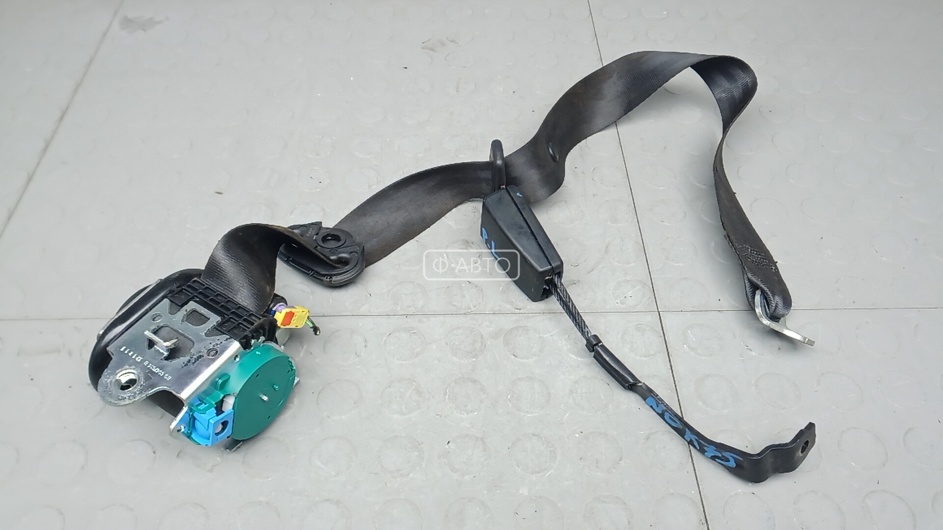 Ремень безопасности с пиропатроном сиденья переднего