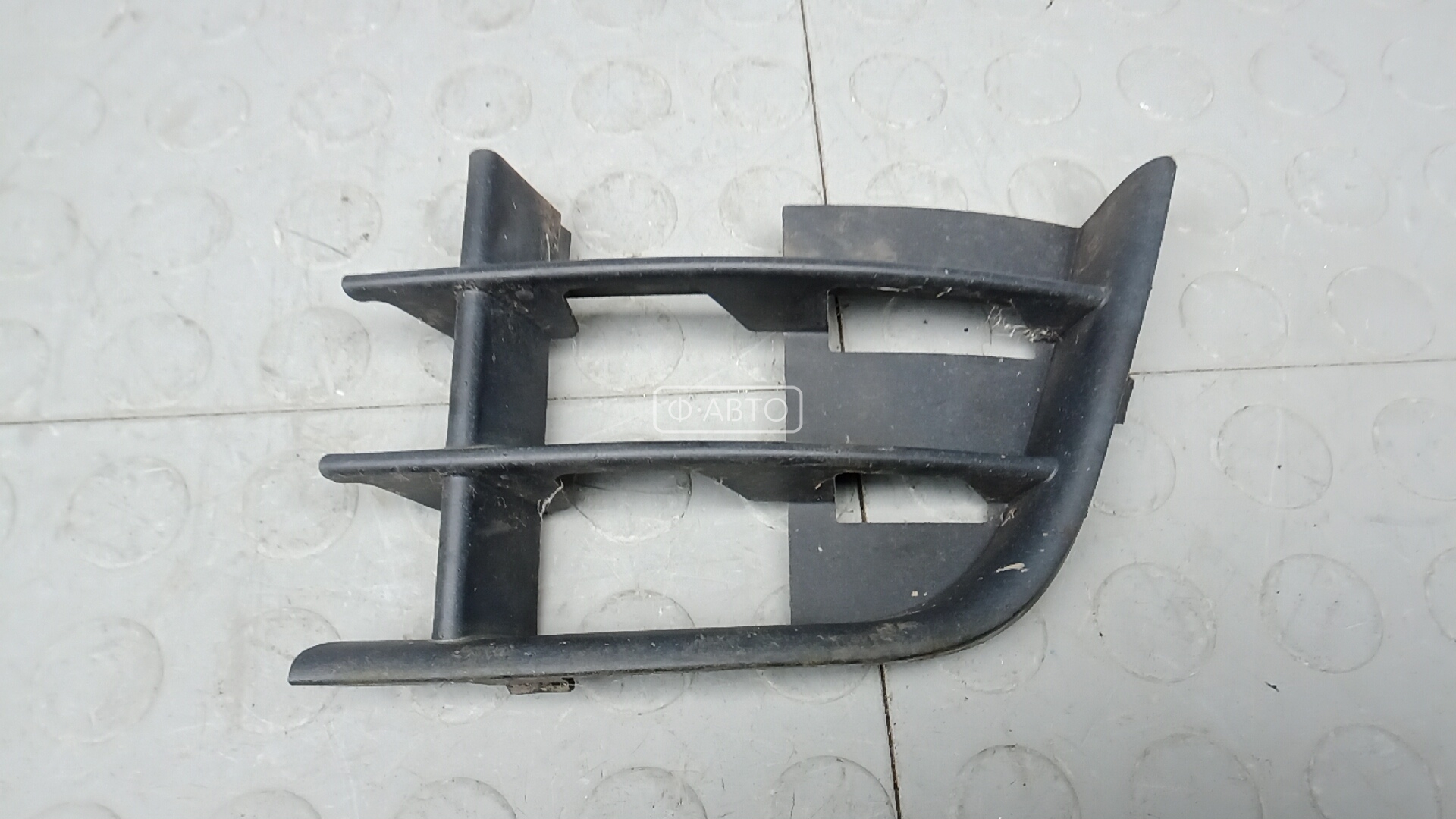 Решетка бампера передняя