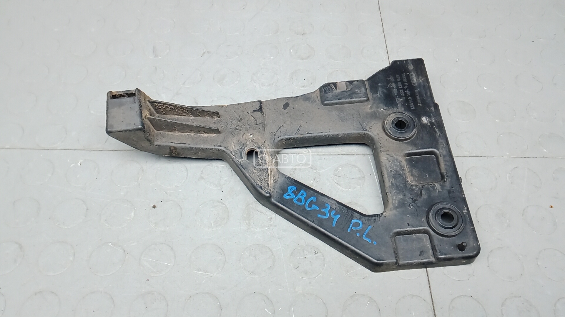 Крепление бампера переднее