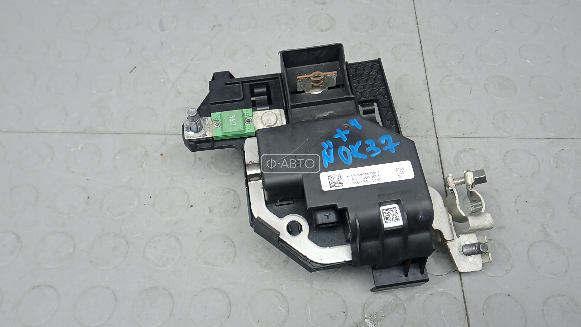 Клемма аккумулятора плюс