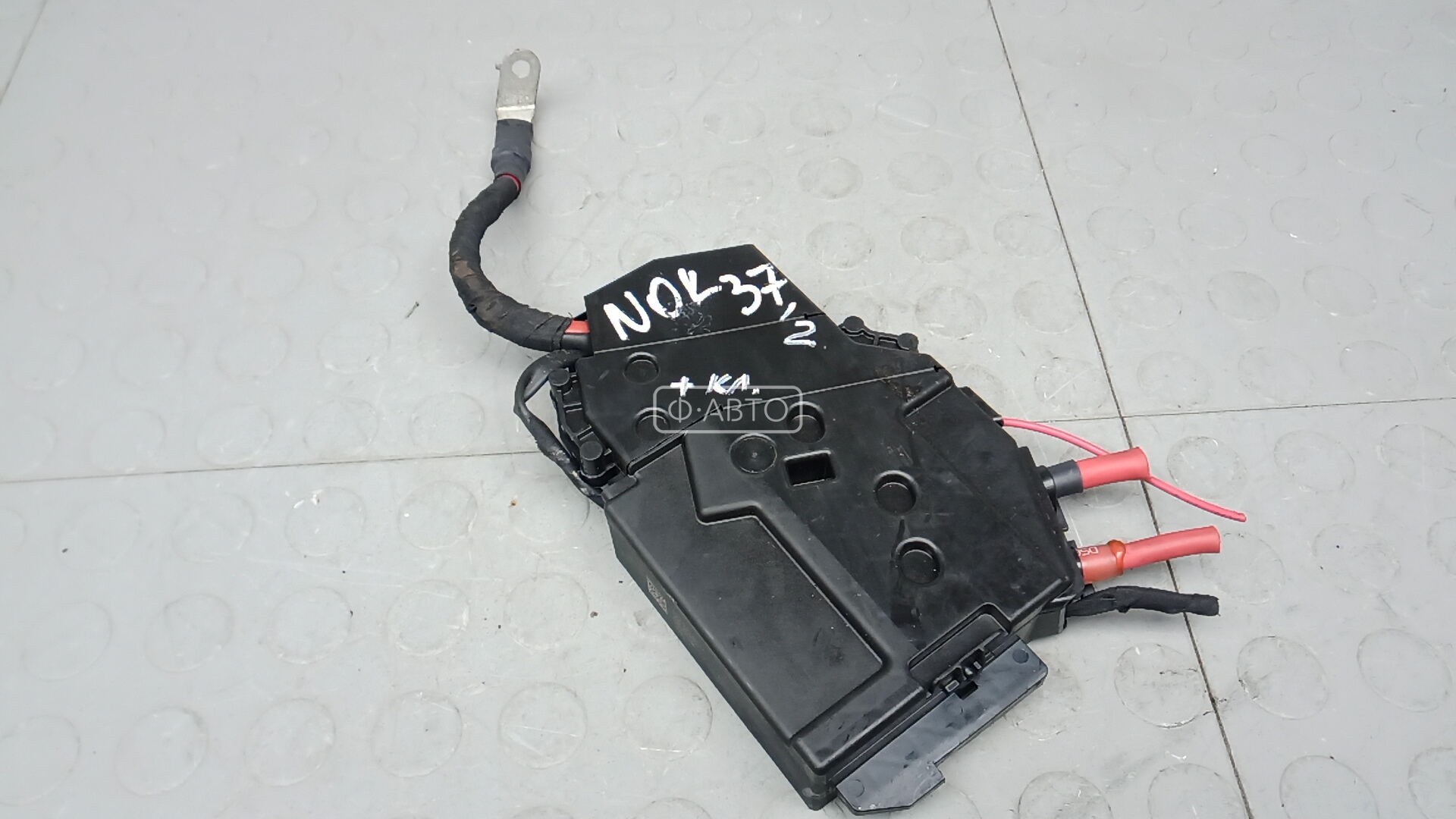 Клемма аккумулятора минус