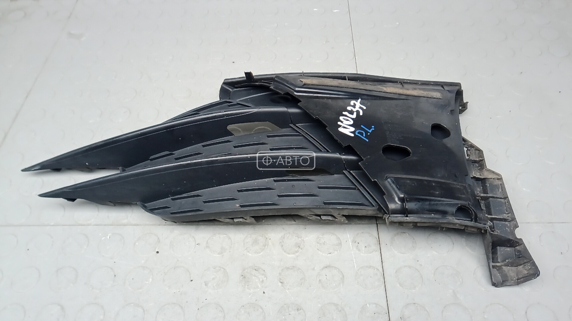 Крепление бампера переднее