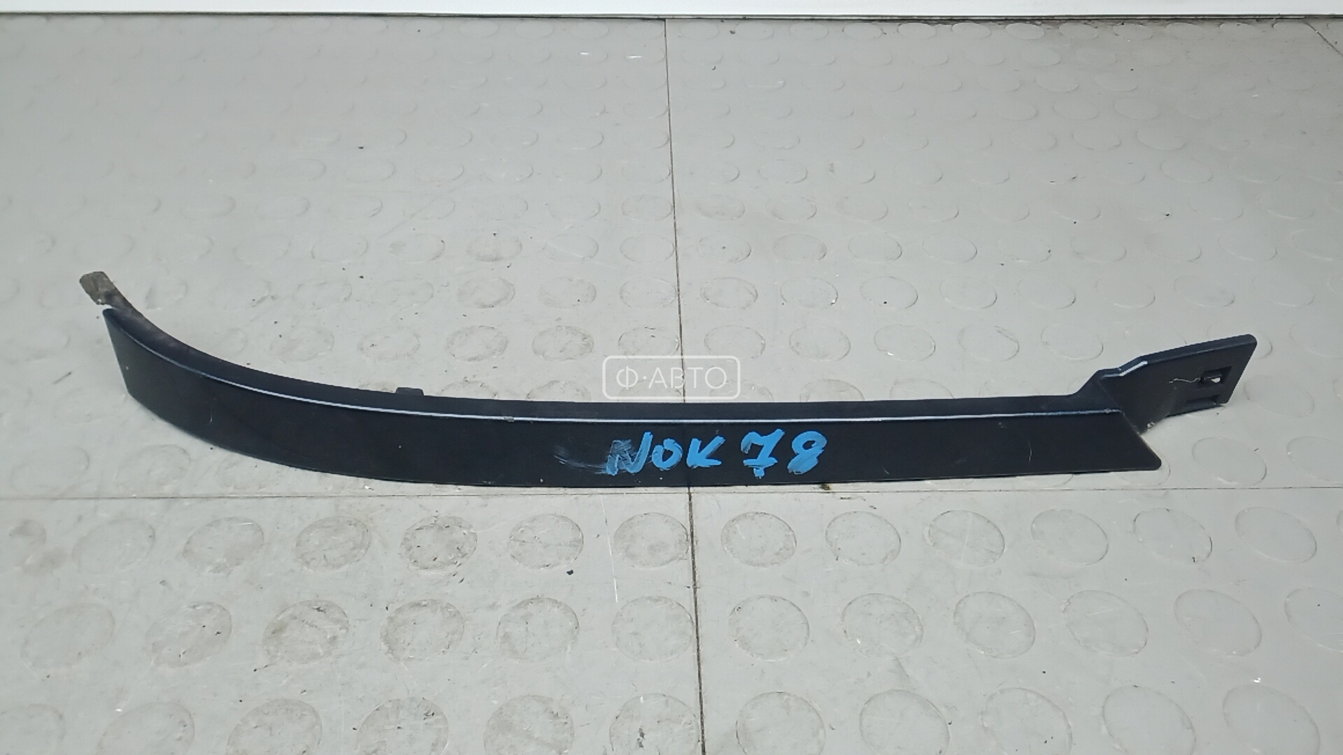 Ус под фару (ресничка) правый