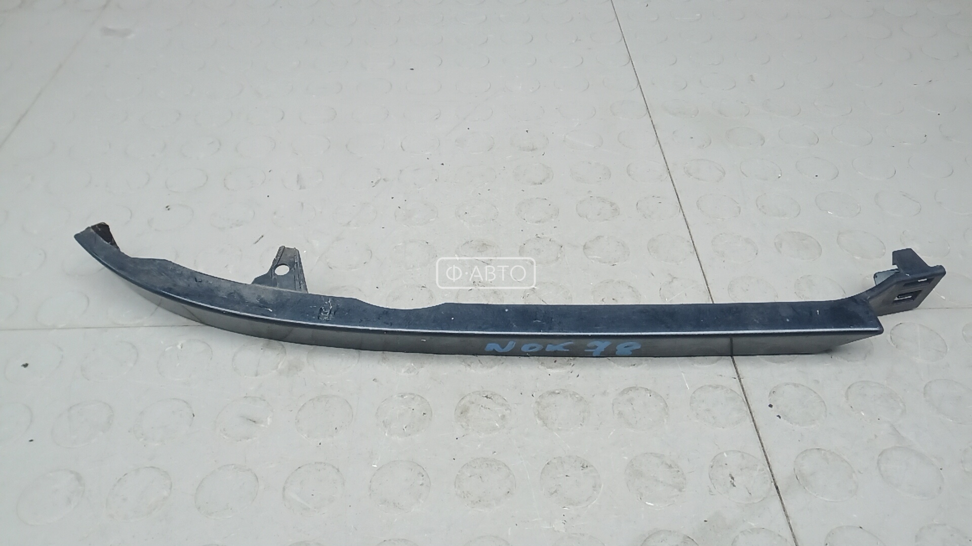 Ус под фару (ресничка) левый